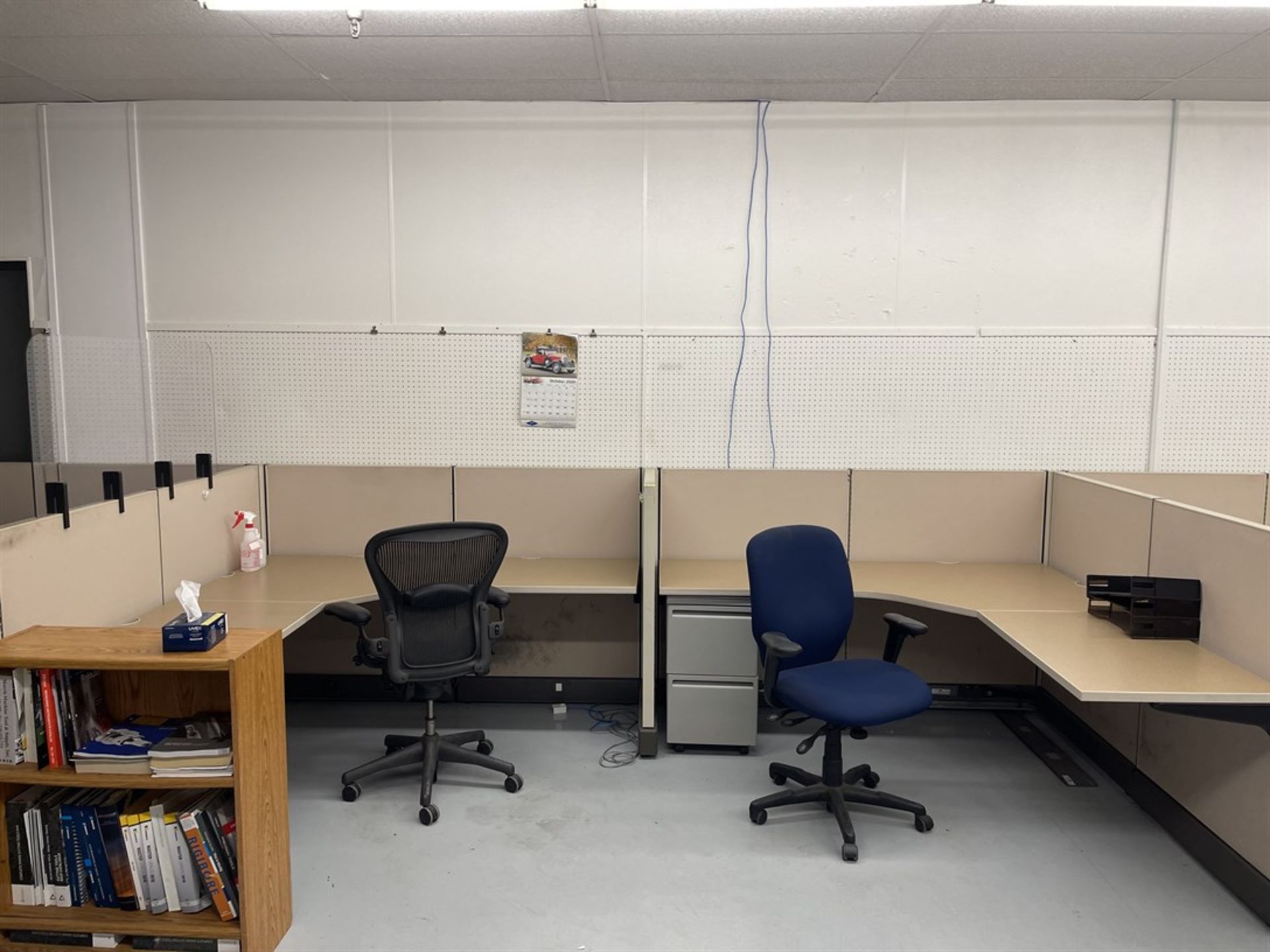 Lot of (3) Cubicles w/ (6) Desks (Contents Not Included) - Image 3 of 4