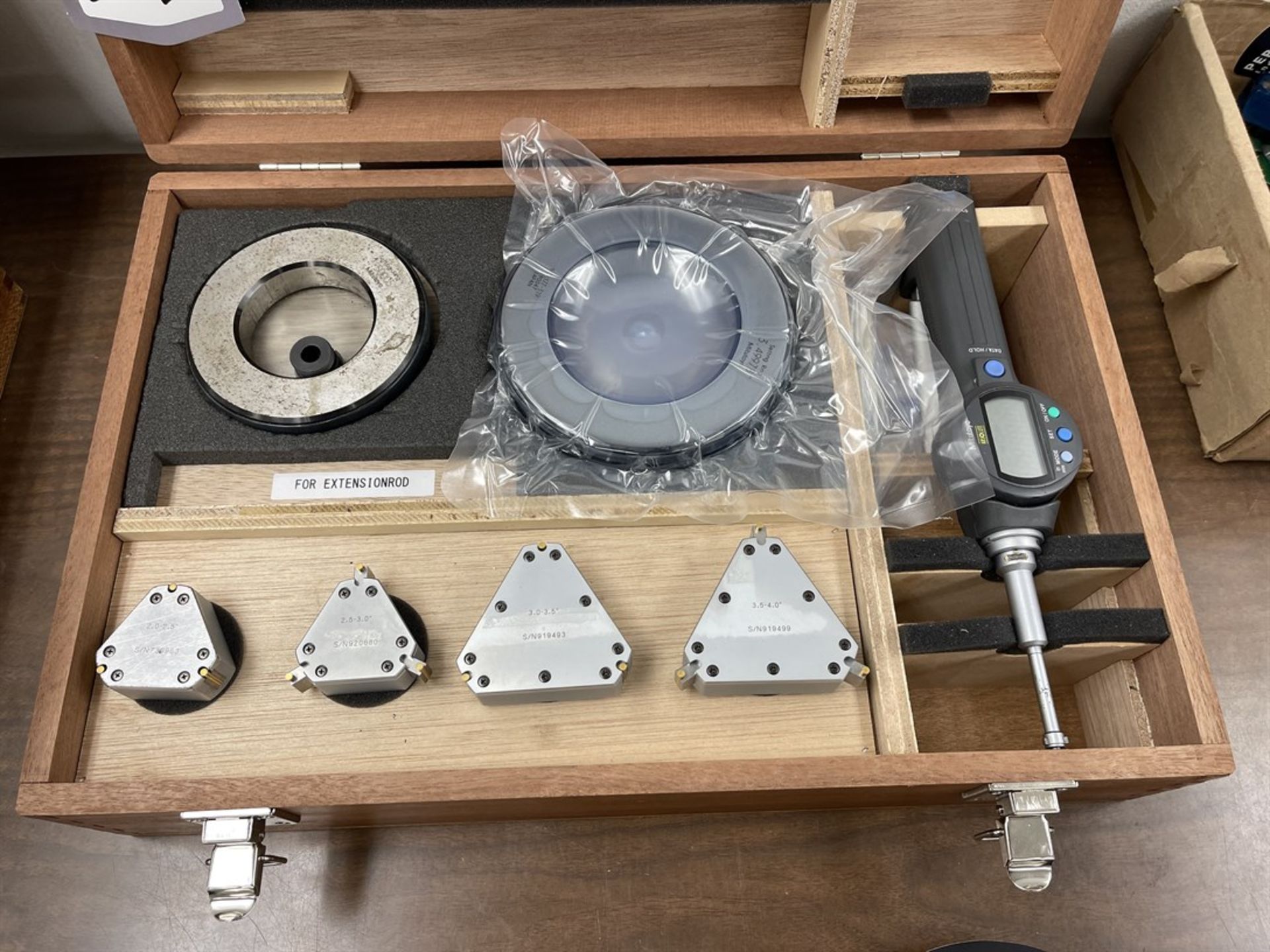 MITUTUYO Borematic Digital Bore Gage Set from 2-4" - Image 2 of 2