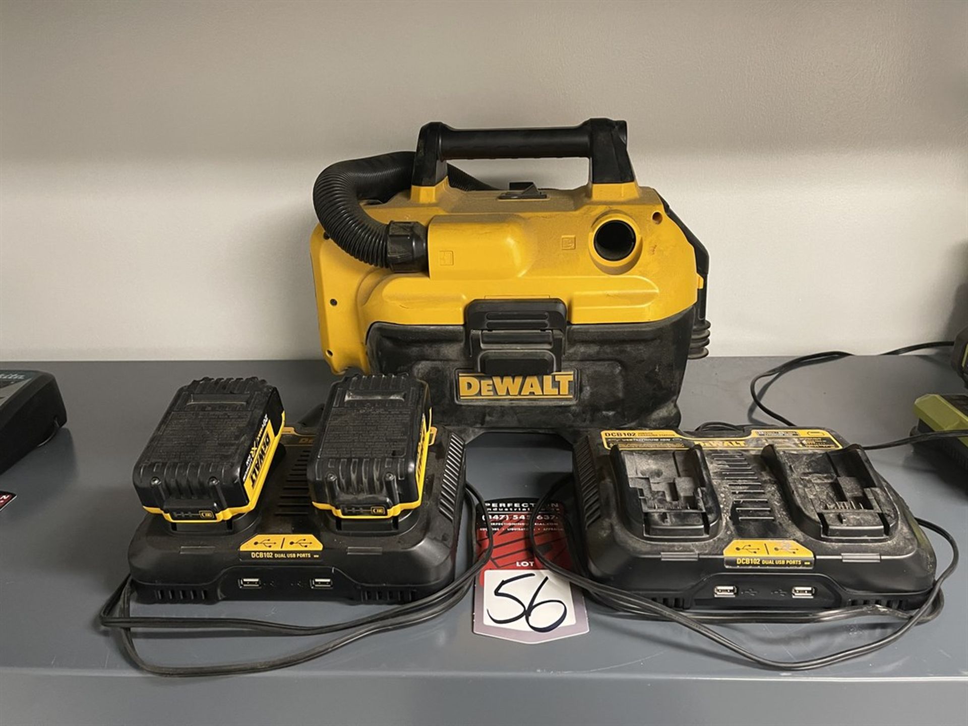 Lot Comprising DEWALT DCV580H Heavy Duty 2-Gallon Cordless Wet/Dry Vacuum w/ (2) Dual Battery