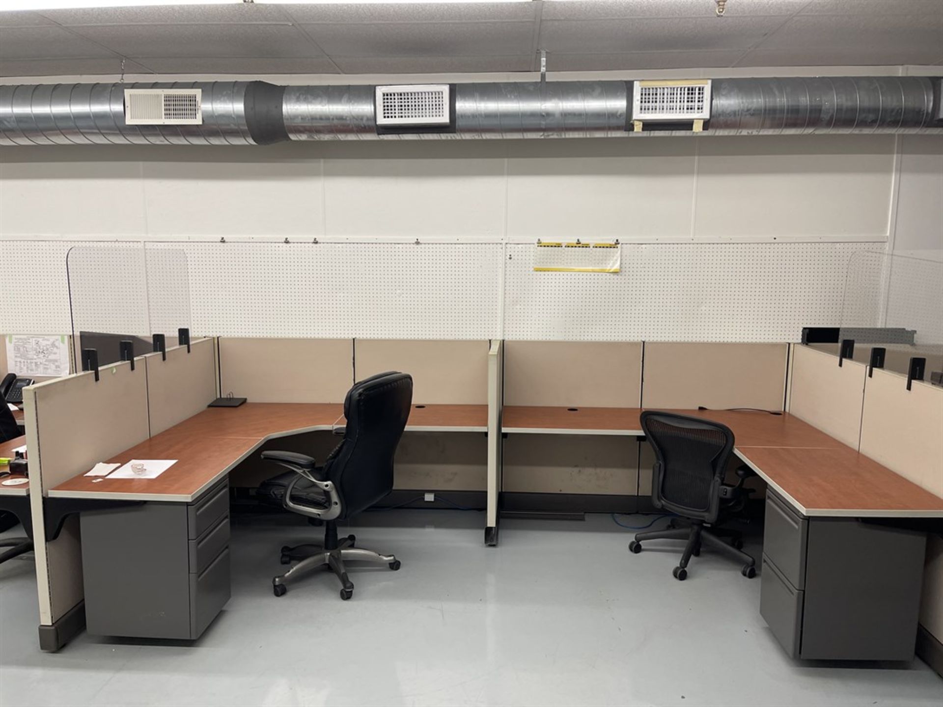 Lot of (4) Cubicles w/ (8) Desks (Contents Not Included) - Image 4 of 5