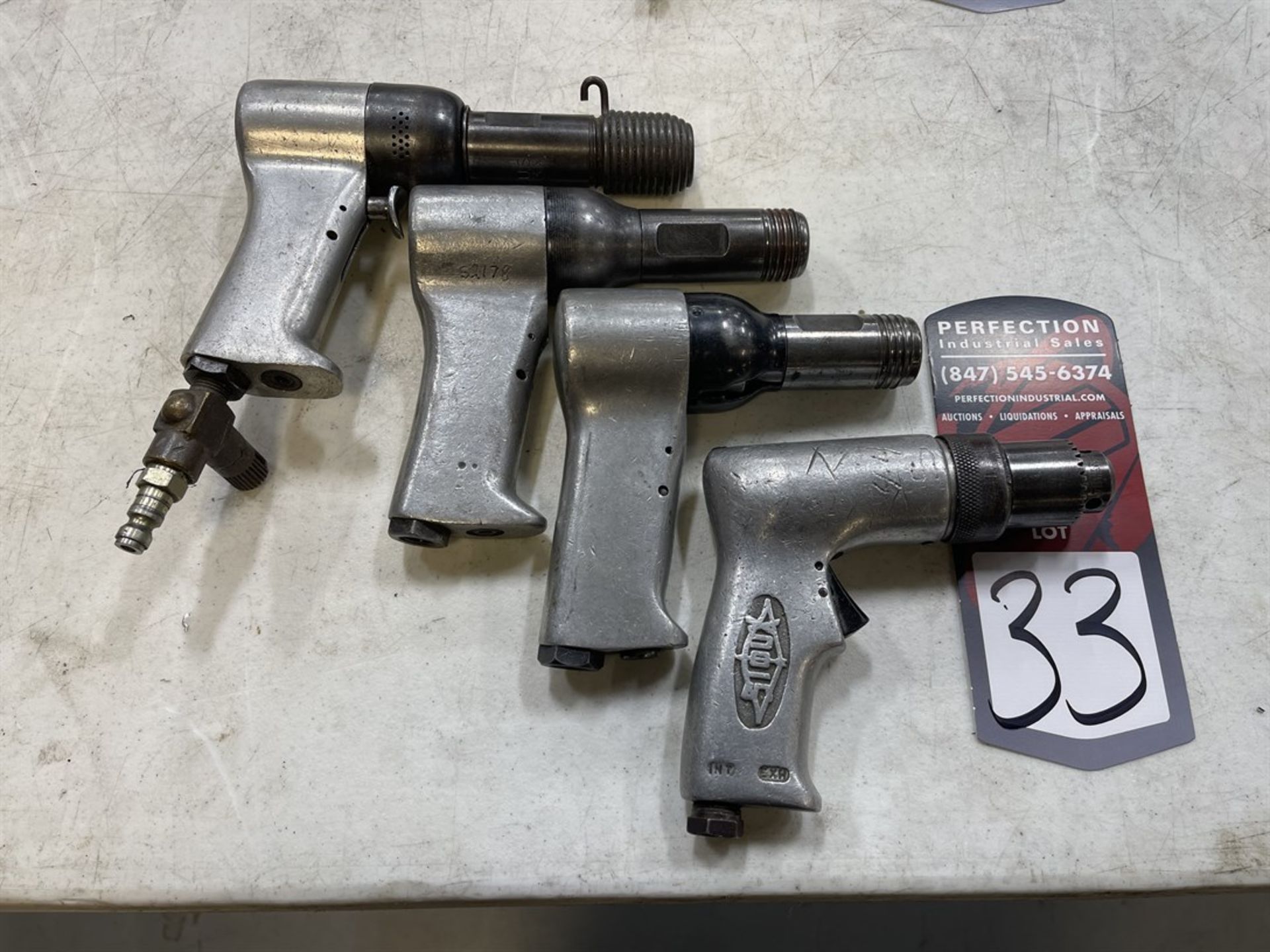 Lot Comprising SIOUX Right Angle Pneumatic Tools