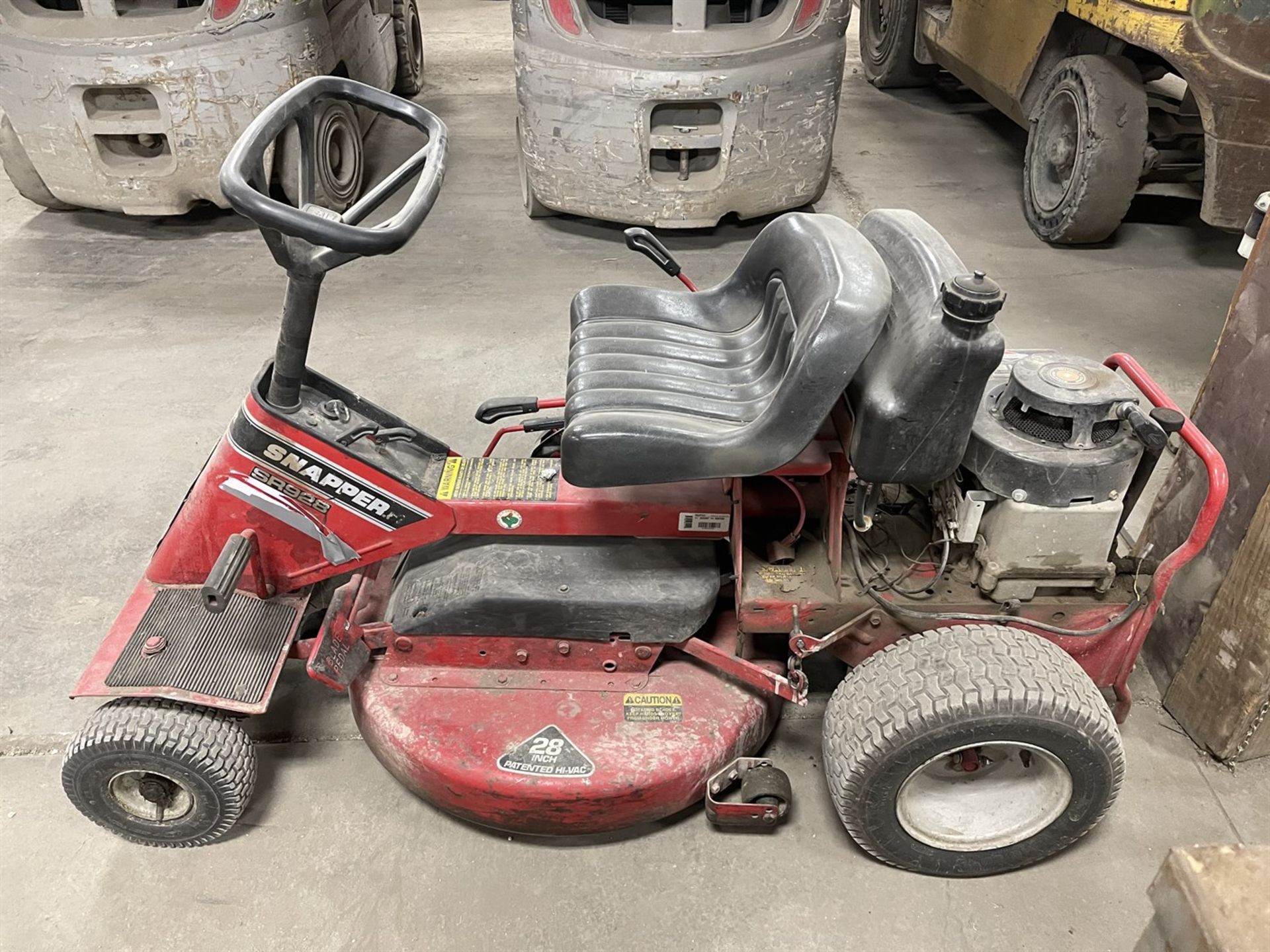 Snapper SR928 Riding Lawn Mower, 8 HP Briggs & Stratton Engine, 28" Capacity - Image 5 of 8