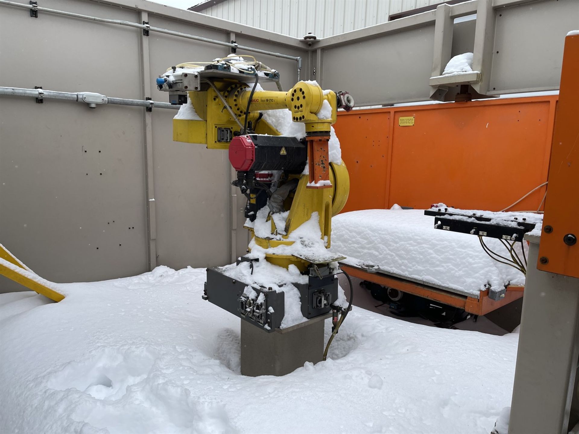 RPT / Robotic Production Technology Robotic Welding System, s/n 2160, w/ Fanuc M-710 I Robot, s/n - Image 7 of 11