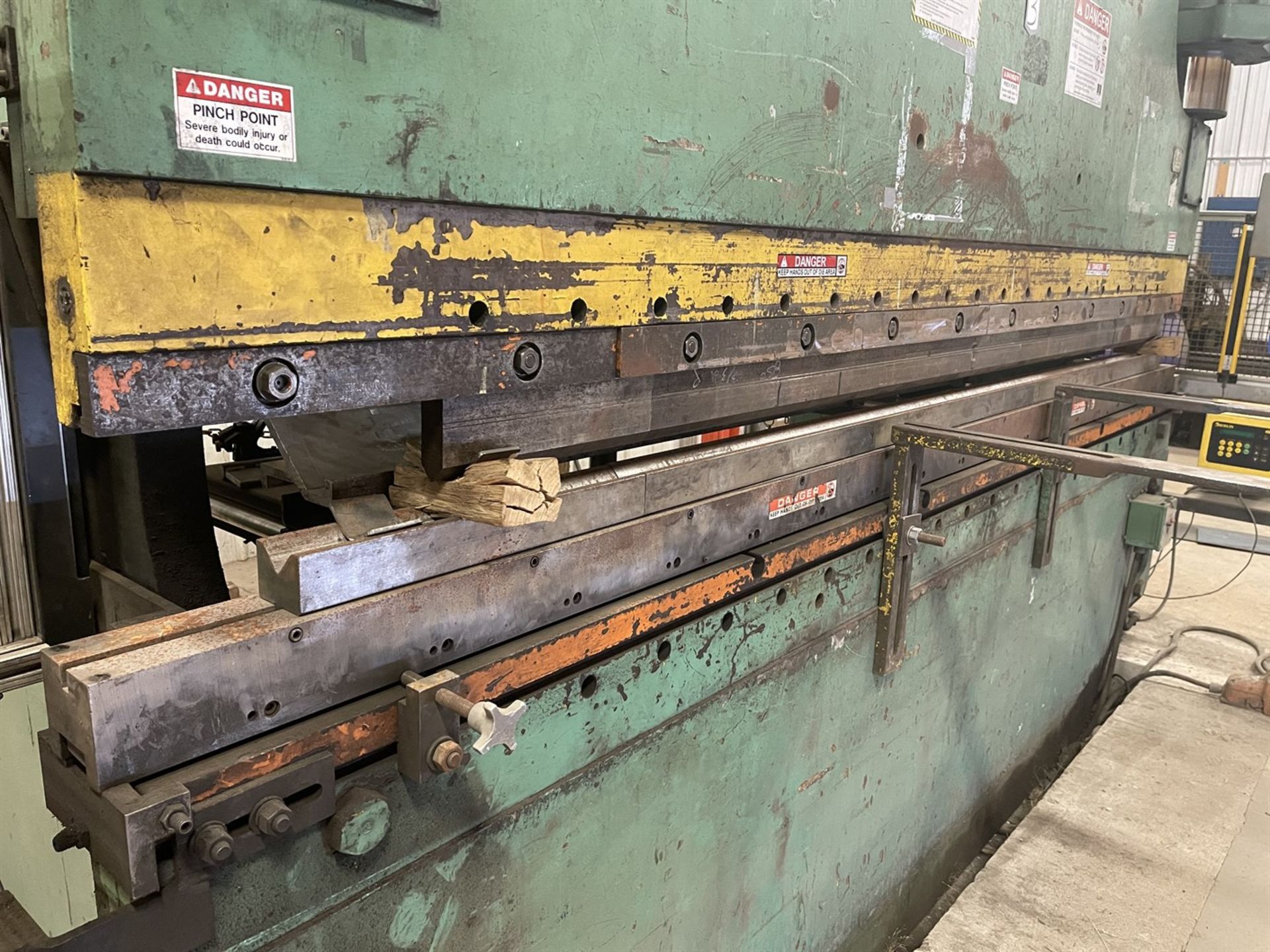 Cincinnati 350 CB x 10 Hydraulic Press Brake, s/n 49097, 350 Ton, 12' OA, 10" Stroke, Autobend 7 CNC - Image 3 of 11