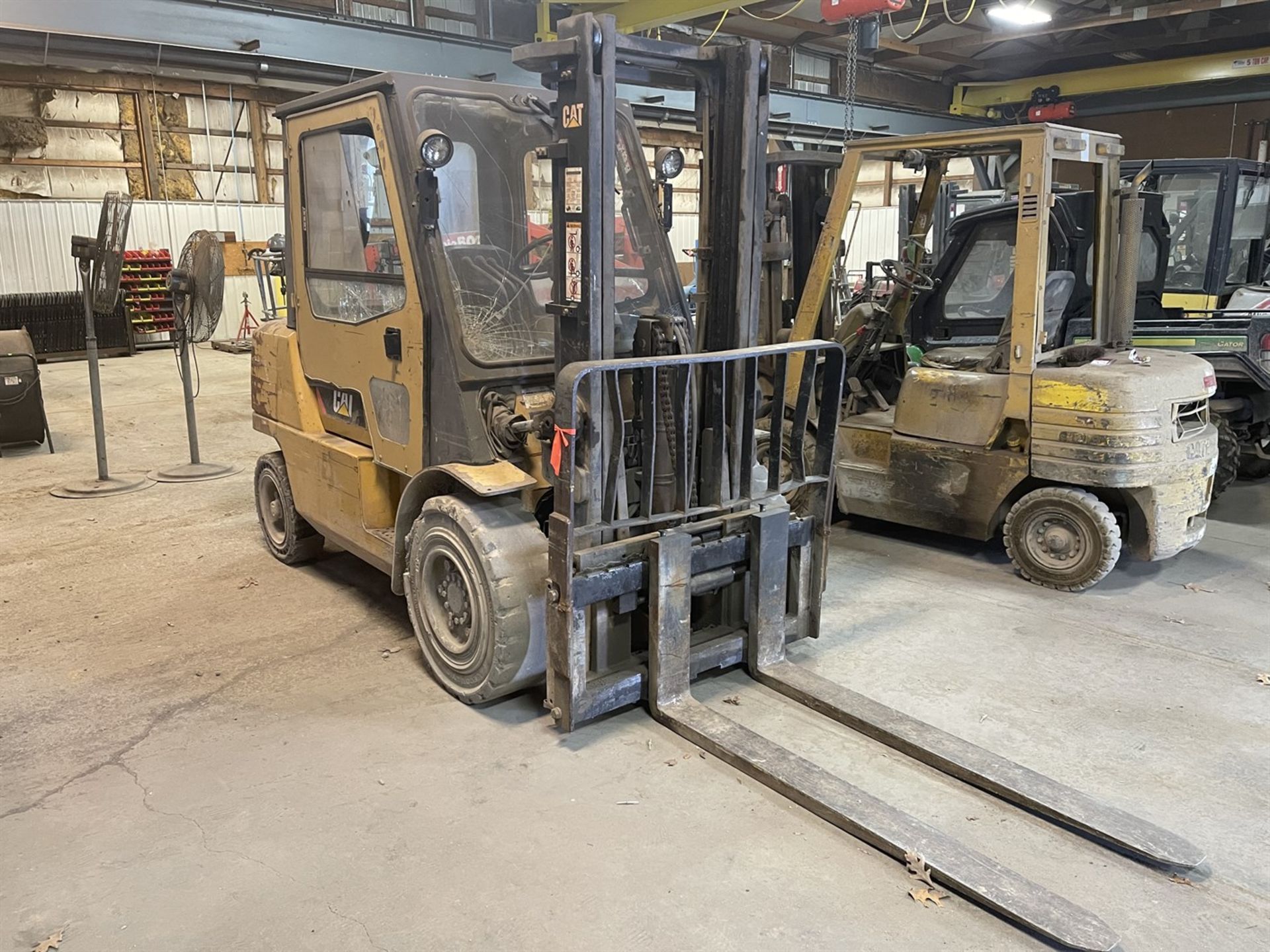 Caterpillar GP40KL LP Forklift, s/n AT29C60343, 8,000 Lb. Capacity, 2-Stage Mast, Side Shift, (Needs - Image 2 of 10