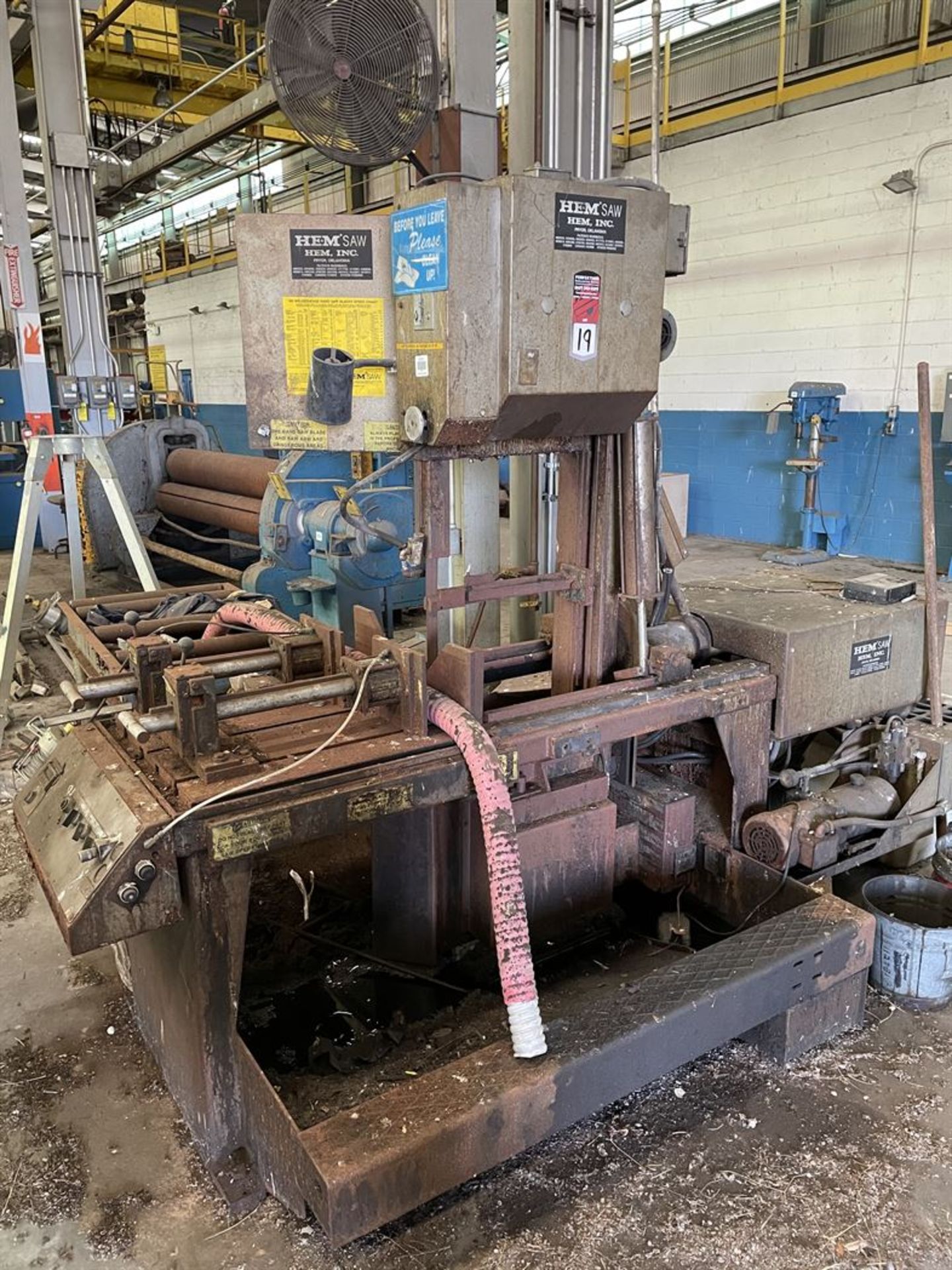 HEM SAW V100LM-2 Vertical Band Saw, s/n 527996, 18" x 20", 18" Throat (Condition Unknown) - Image 2 of 3