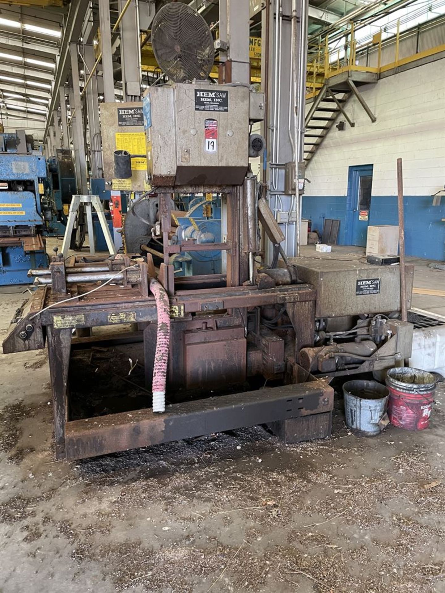 HEM SAW V100LM-2 Vertical Band Saw, s/n 527996, 18" x 20", 18" Throat (Condition Unknown)