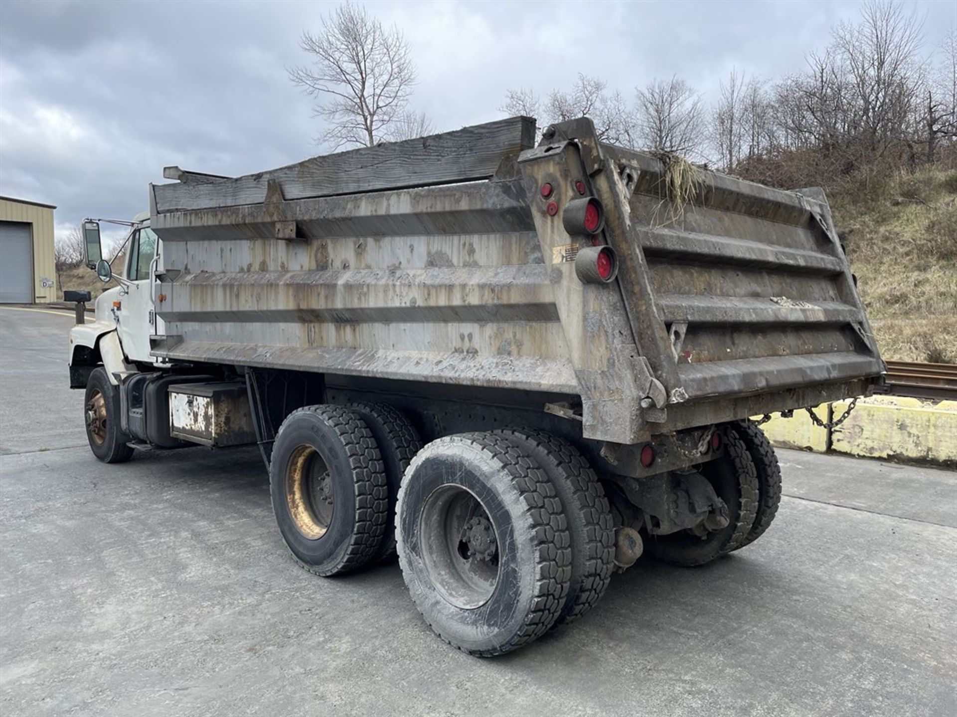 1998 INTERNATIONAL 2674 6X4 Dump Truck, VIN #1HTGLAHT4XH638972, 20,036 Miles - Image 2 of 14