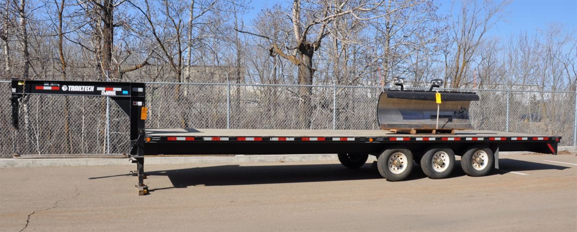 2013 TRAILTECH H370-30 Tri-Axle Gooseneck Trailer, VIN 2CU24AXE2D2032523, w/ 30’ Wood Deck