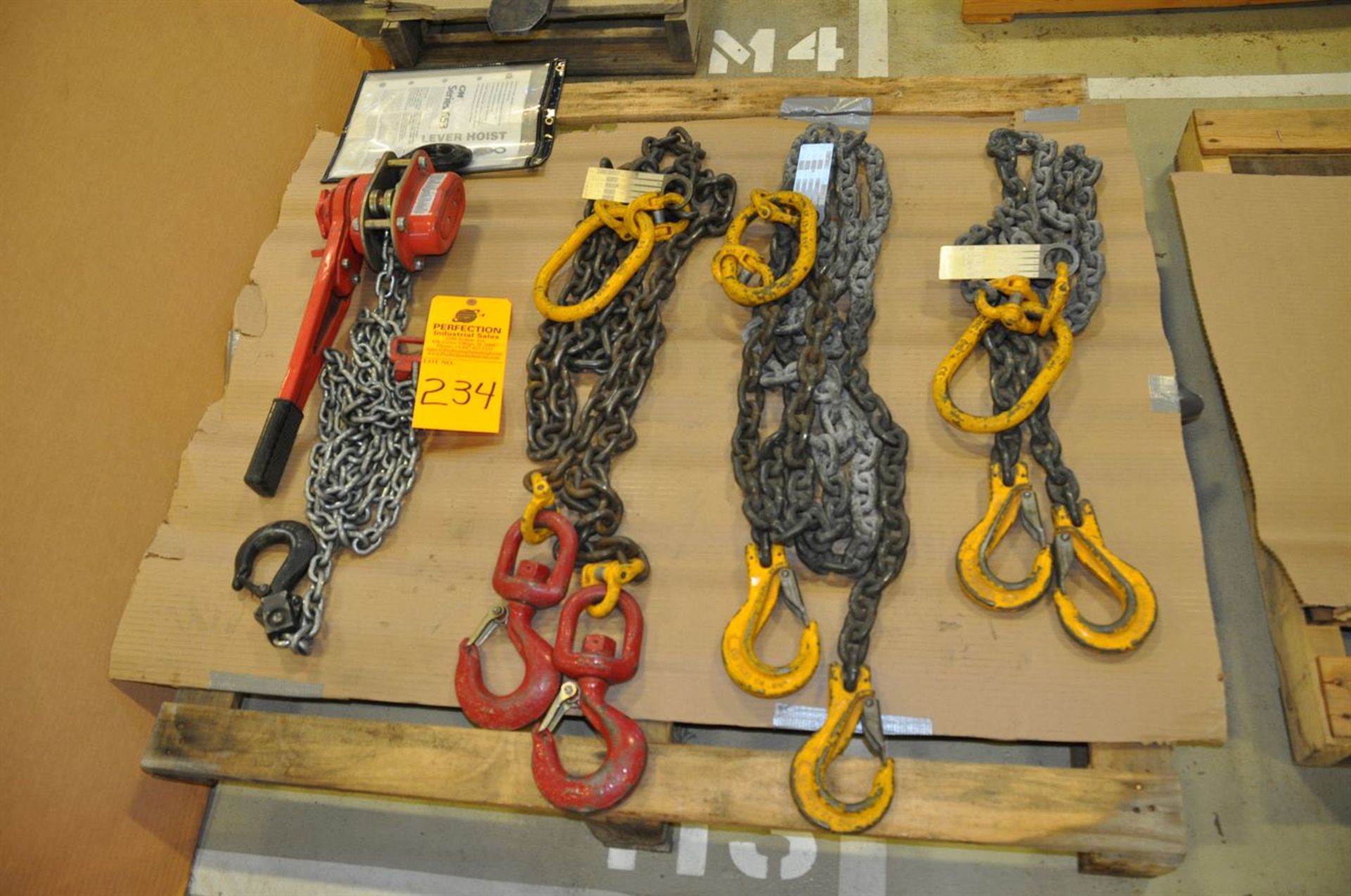 Assorted lifting Chains and Lever Hoist