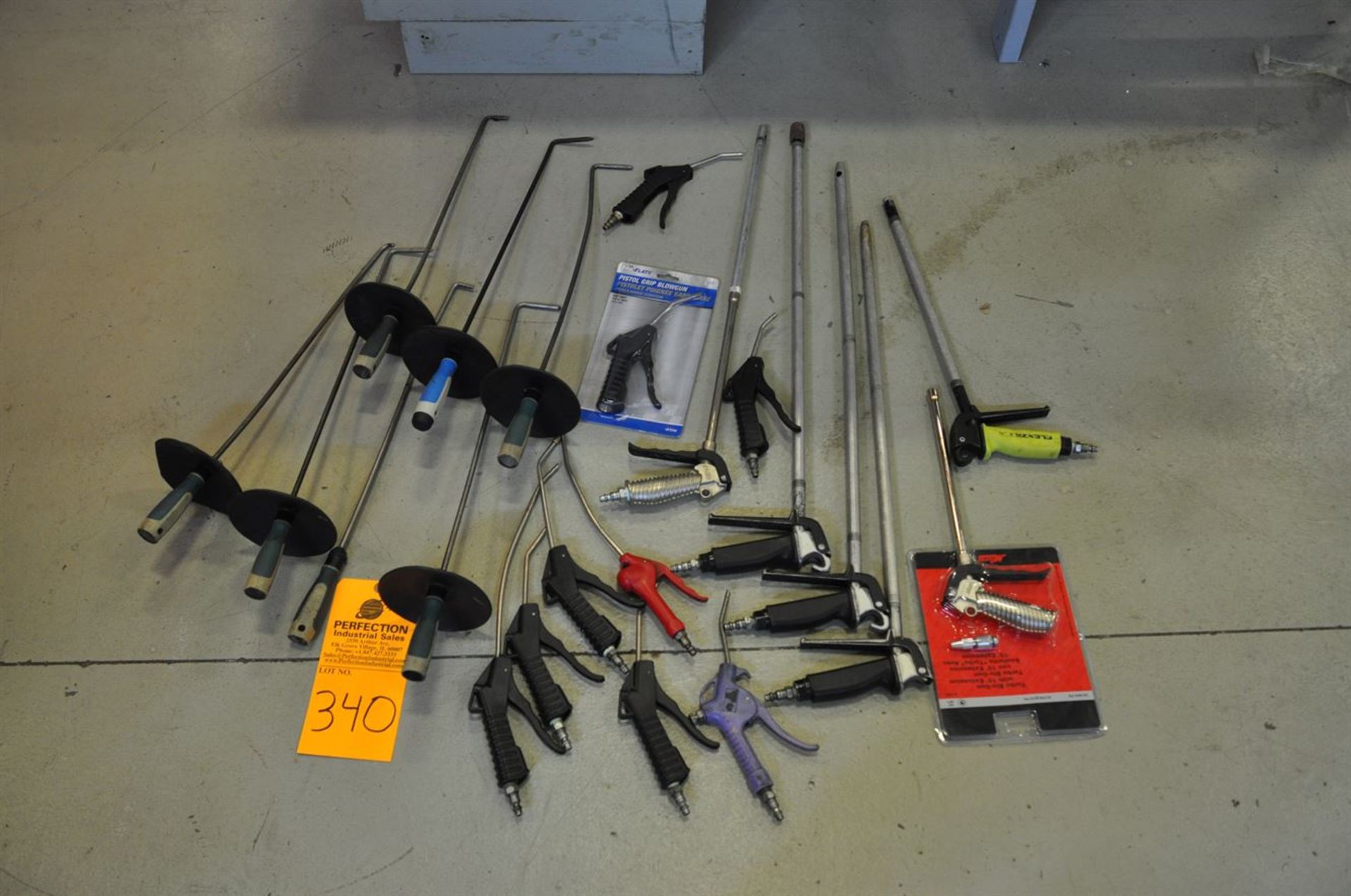 Assorted air blow guns and chip hooks