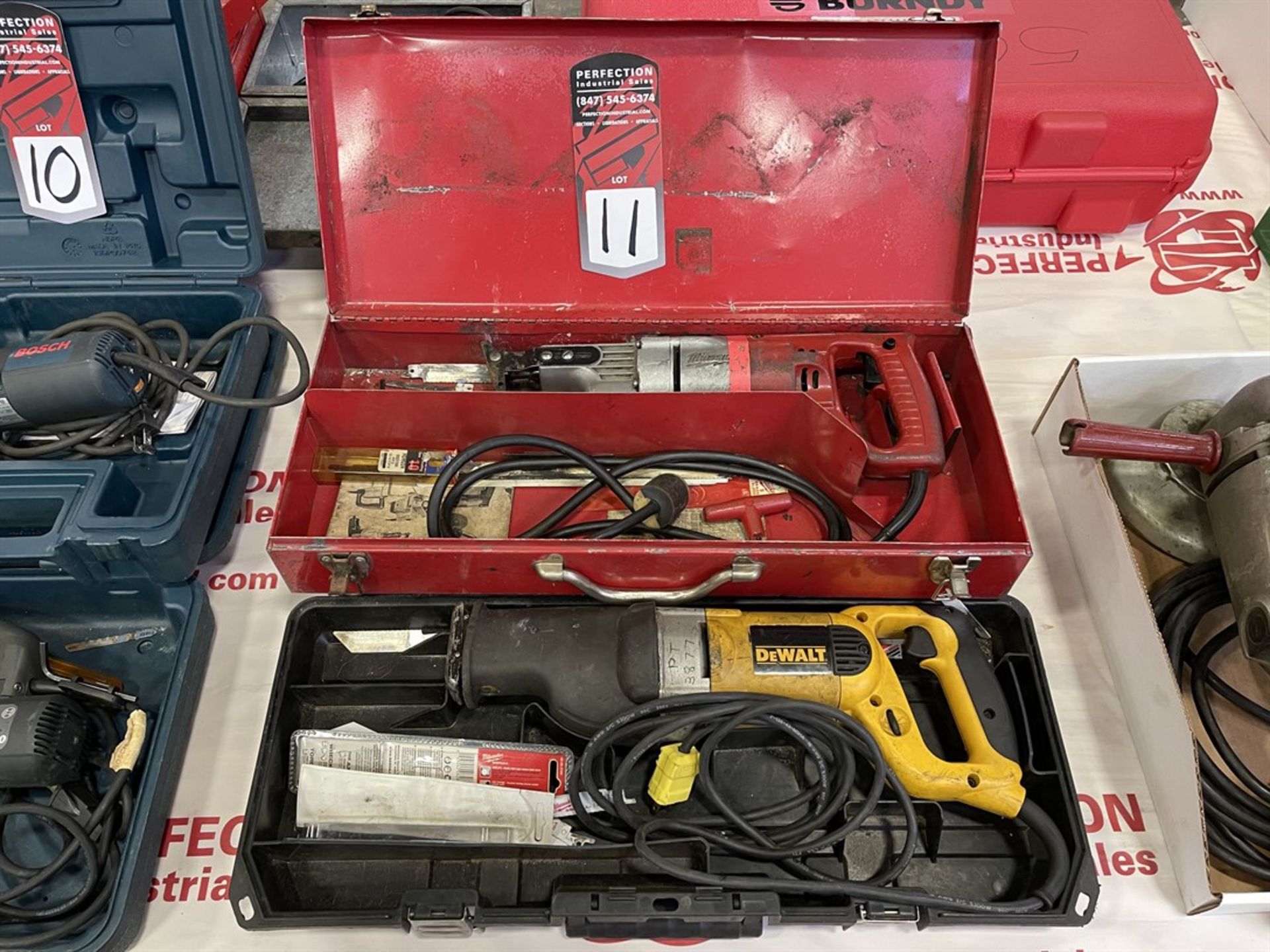 Lot Comprising DEWALT DW308 VS and MILWAUKEE 6511 Electric Reciprocating Saws