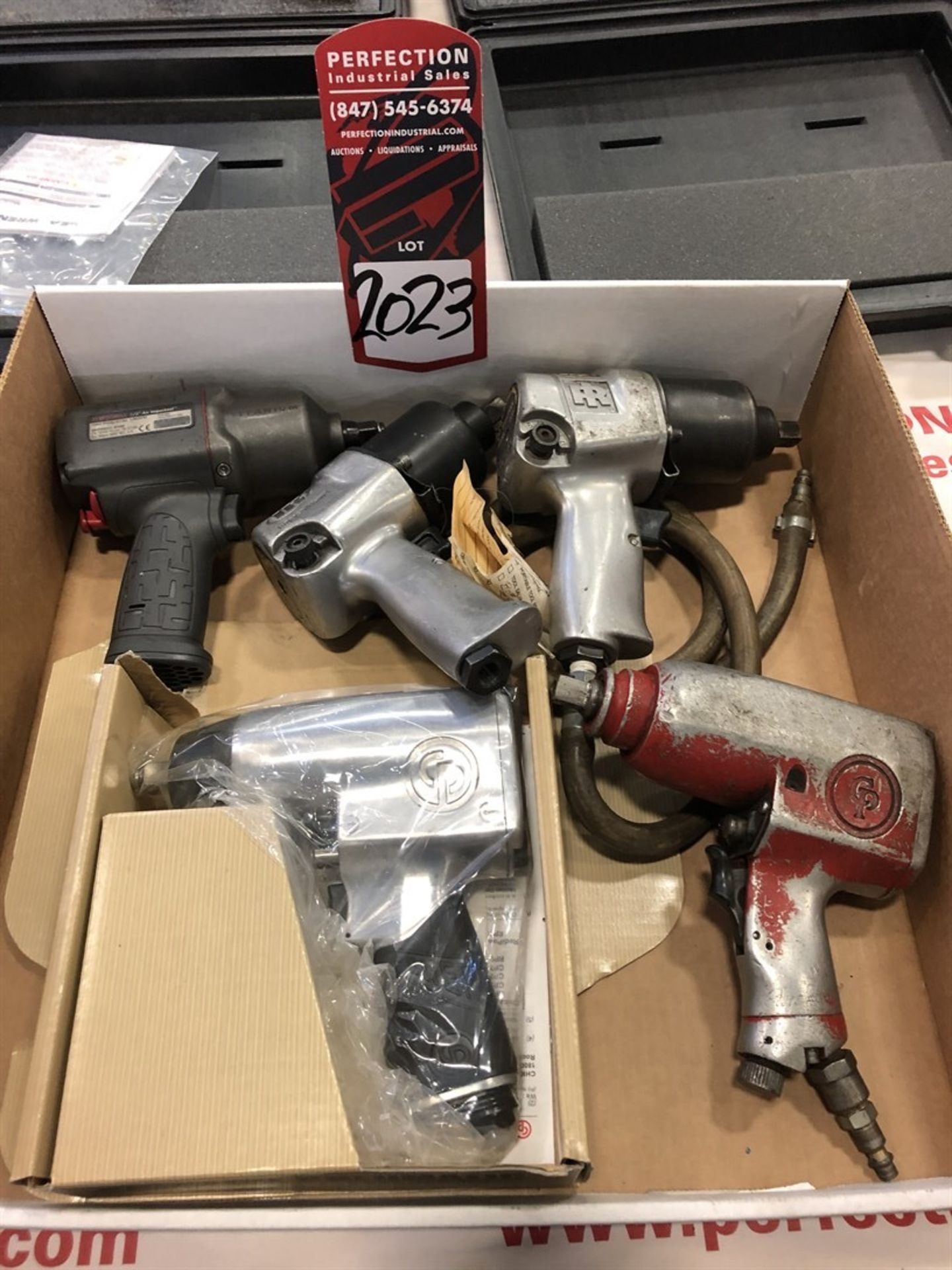 Lot Comprising Assorted Pneumatic Impacts, 1/2" Drive, (25G)