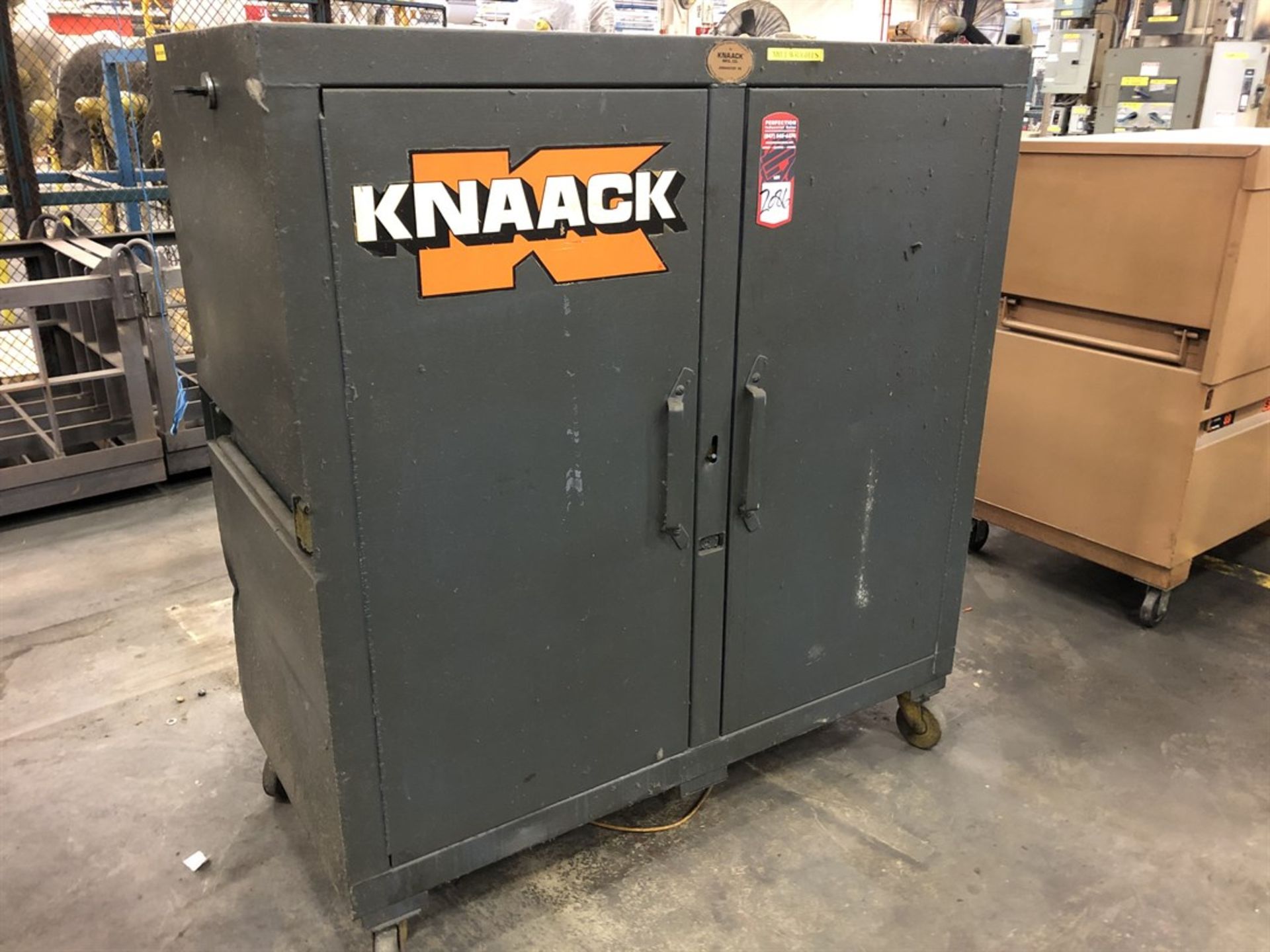 Knaack 60x30x65" Heavy Duty Rolling Tool Cabinet, (13G)