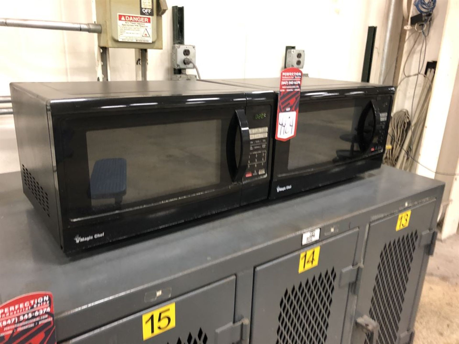 Lot of (2) Microwave Ovens, (31M)