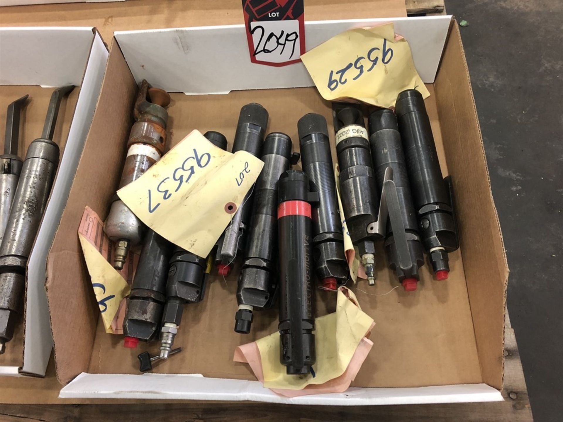 Lot Comprising Assorted Pneumatic Chisels, (25G)