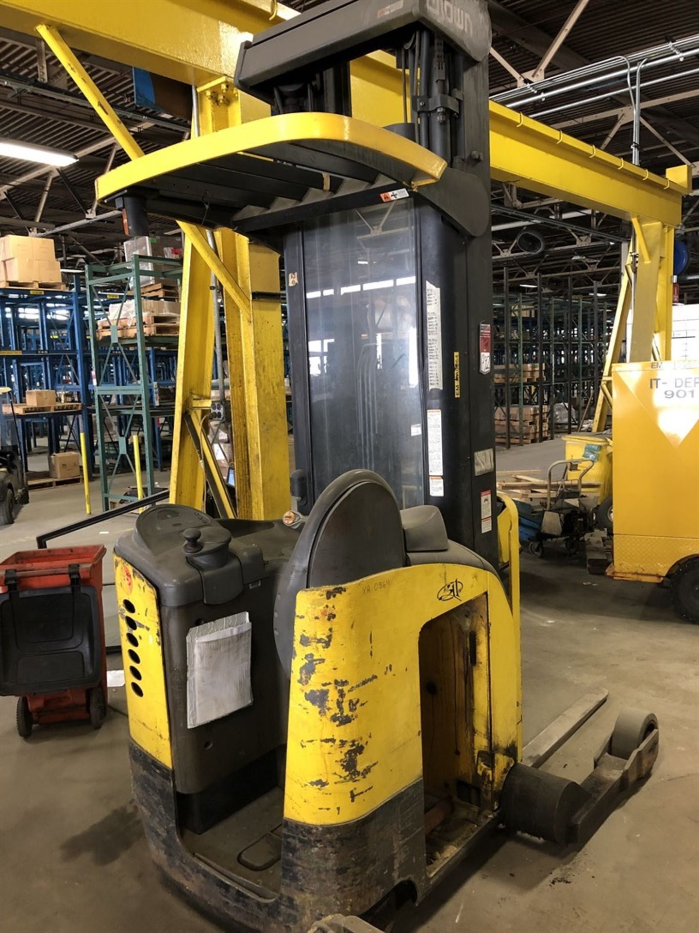 CROWN RR 5000 Series 4,200 Electric Reach Truck, s/n 1A205969, 42" Forks, (Condition Unknown), ( - Image 4 of 6