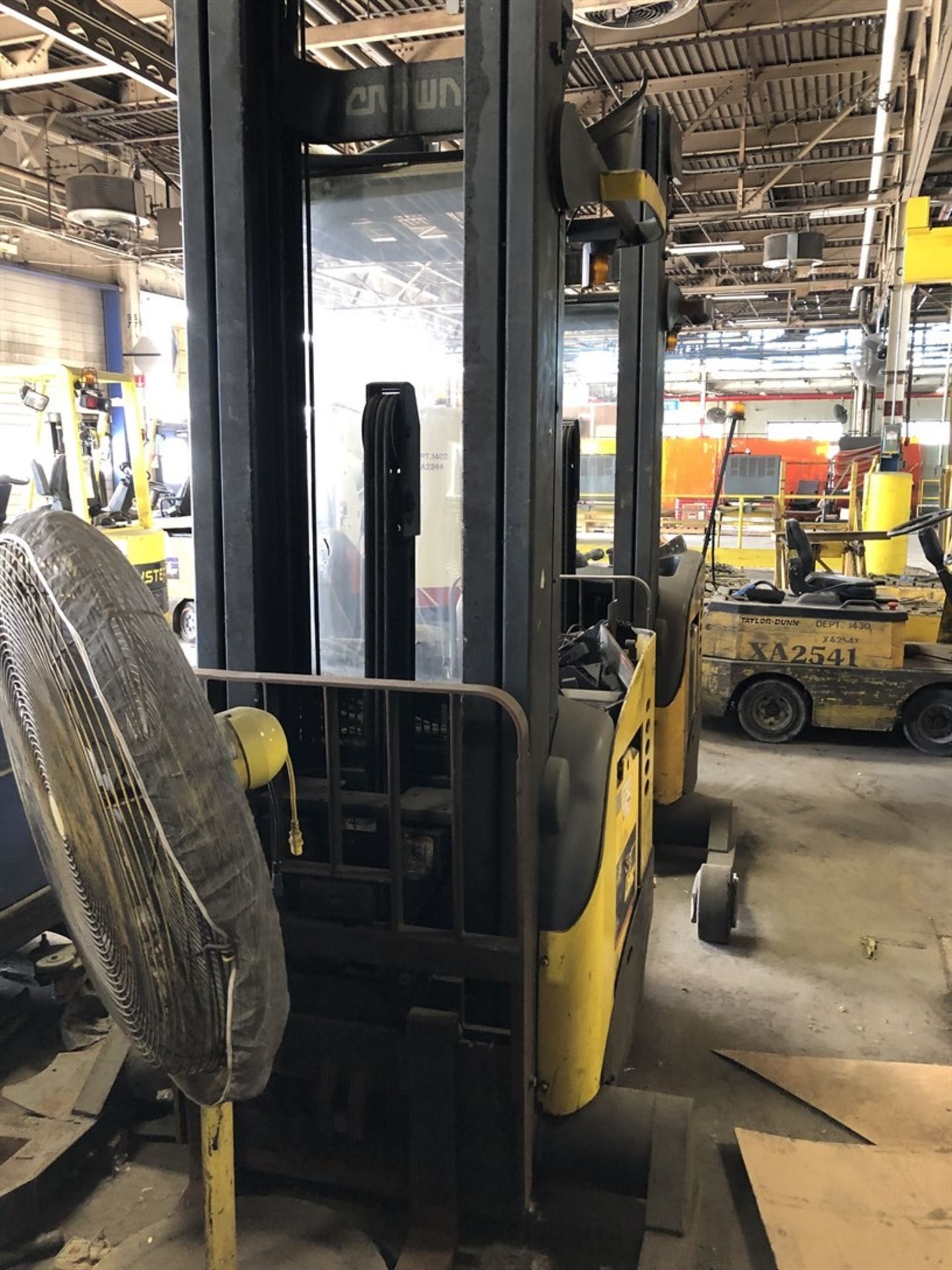 CROWN RR5000 Series Electric Reach Truck, Capacity na, s/n na, (Not Running) - Image 2 of 2