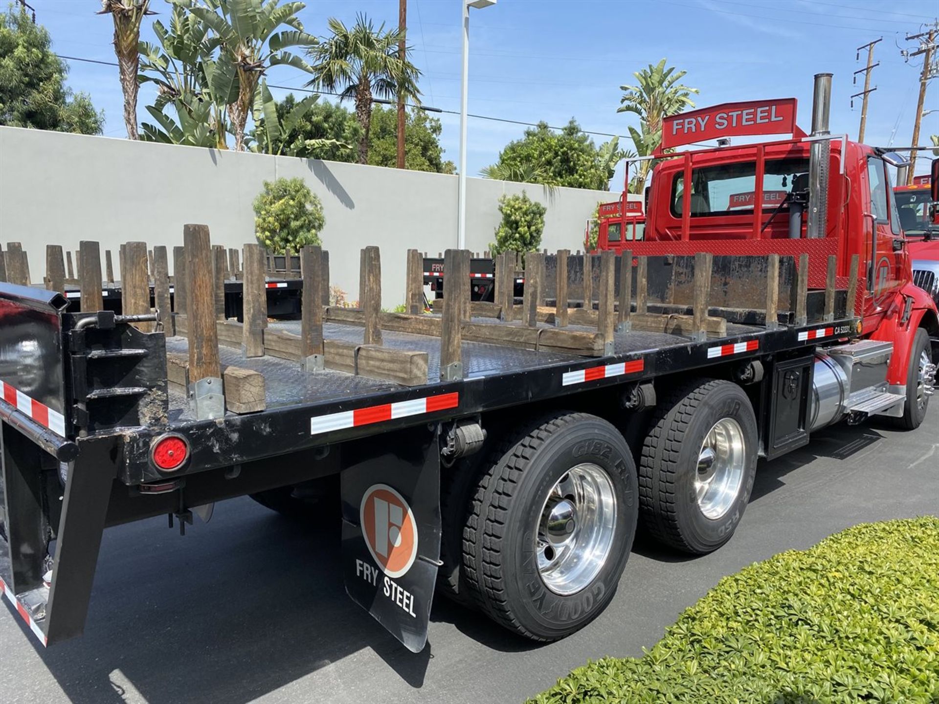 2016 INTERNATIONAL 18' Stake Bed Truck, VIN 1HTHXSNR4GH132503, 129,562 Miles at time of inspection - Image 6 of 21