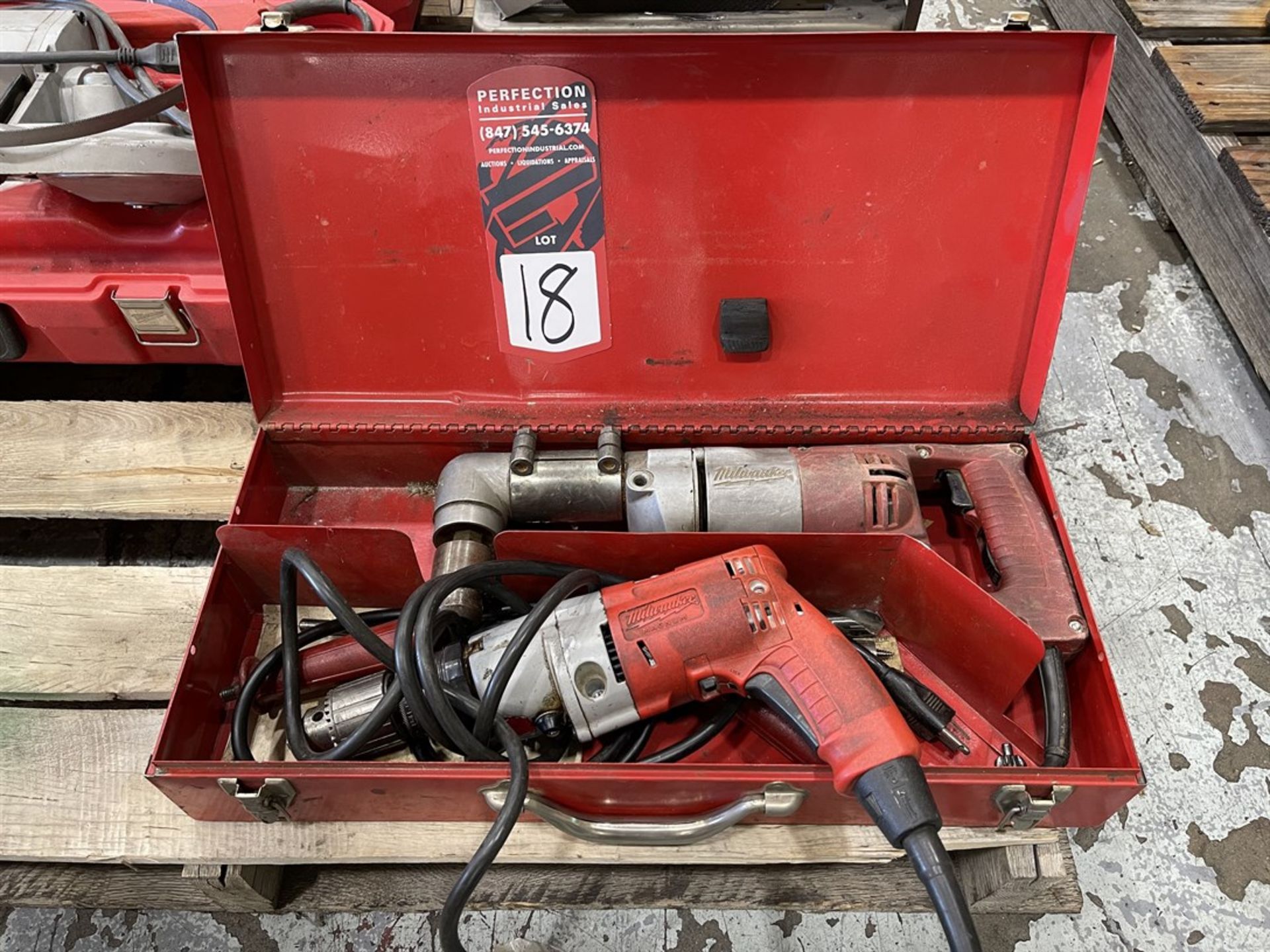 Lot Comprising MILWAUKEE 1101-1 Right Angle Drill and MILWAUKEE 5370-1 Drill