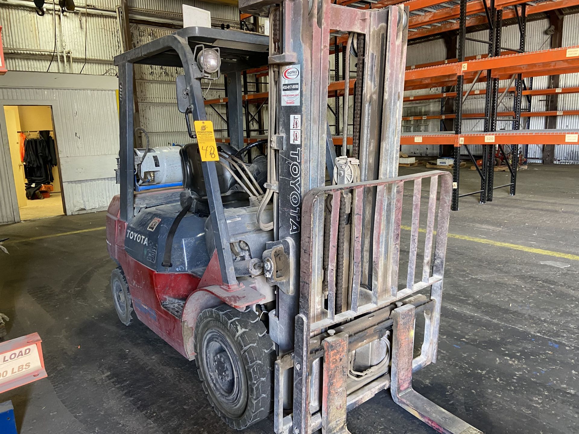 Toyota Model 7FGCU25 LP Forklift, 3750 Lb Capacity, 189" Lift, 60"" Forks, 3 Stage, Side Shift, Hard - Image 6 of 12