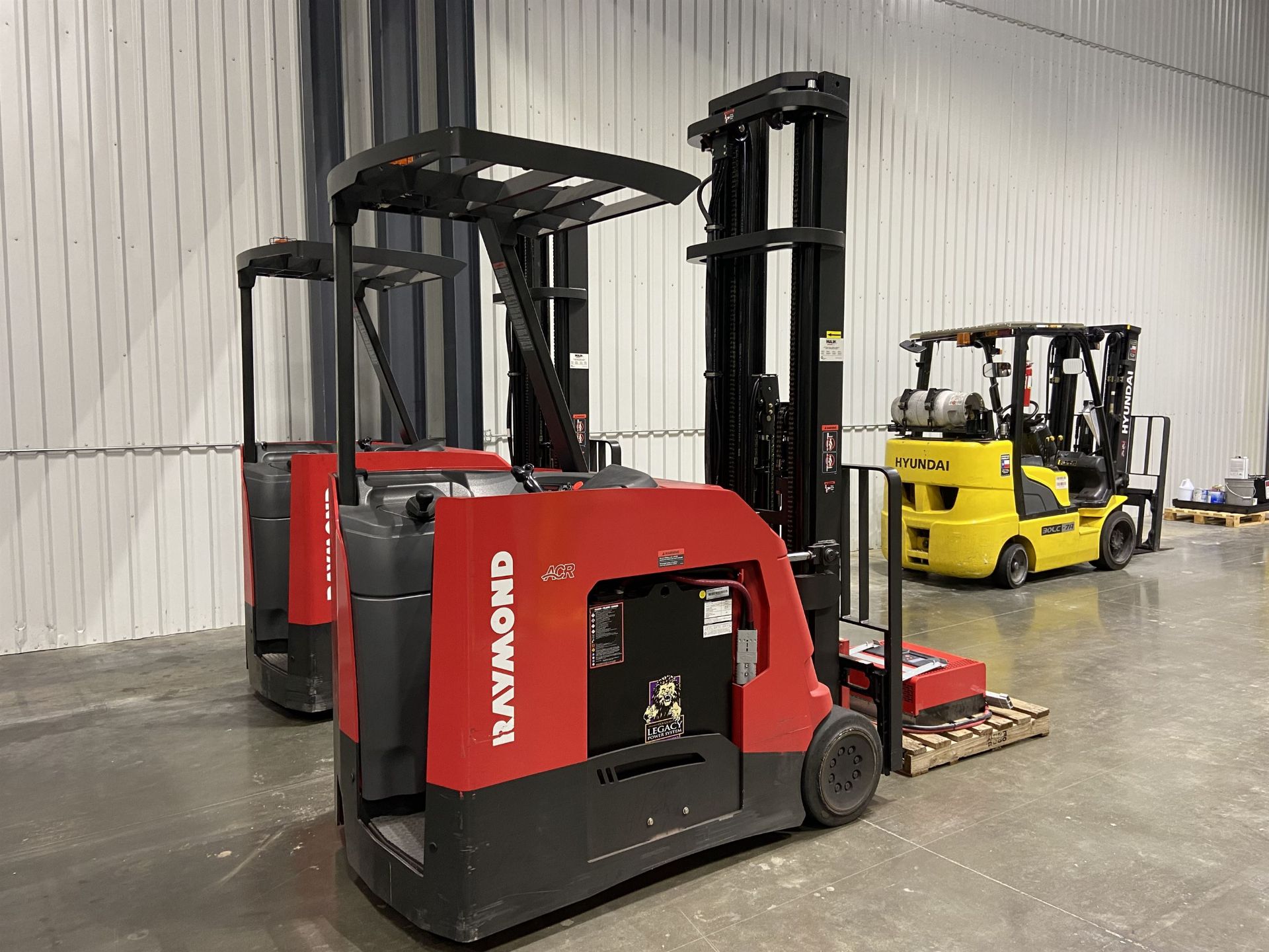 2018 RAYMOND 425-C50TT 5,000 lb Electric Stand Up Forklift, s/n 425-18-57548, w/ 36V Charger, 251" - Image 3 of 5