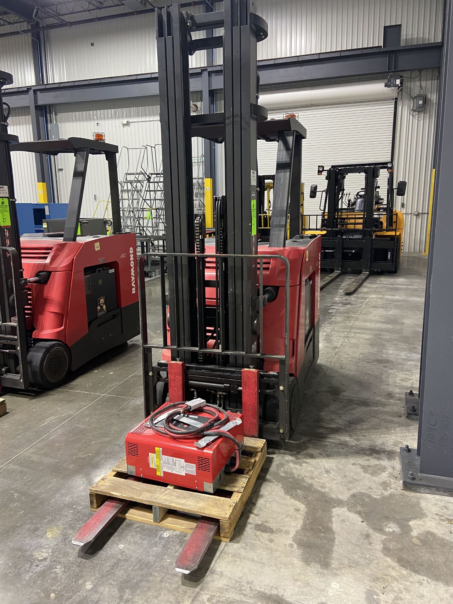 2018 RAYMOND 425-C50TT 5,000 lb Electric Stand Up Forklift, s/n 425-18-57539, w/ 36V Charger, 251"