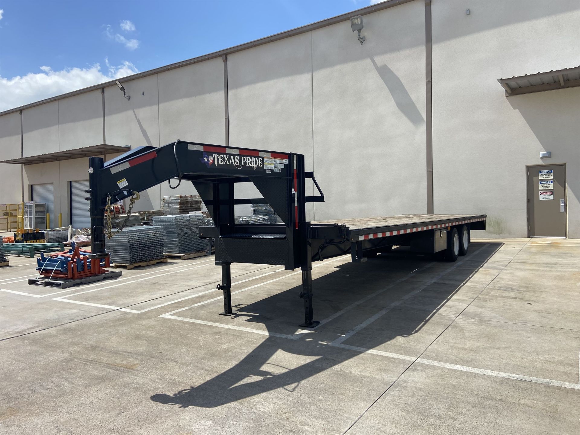 2018 TEXAS PRIDE 30' Gooseneck Trailer, 25,900 GVWR, VIN # 7HCK2NGT8KB006488 - Image 2 of 6