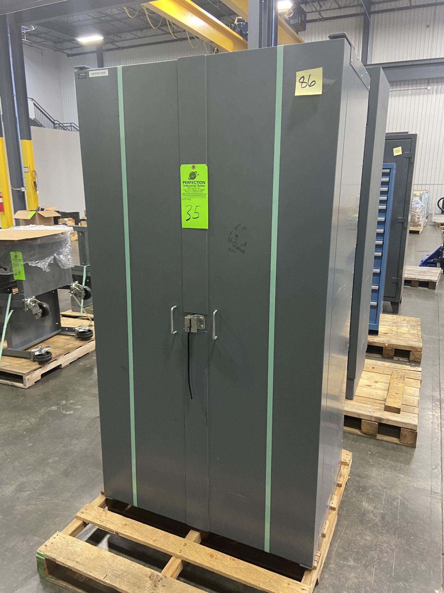 GLOBAL Tote Parts Cabinet