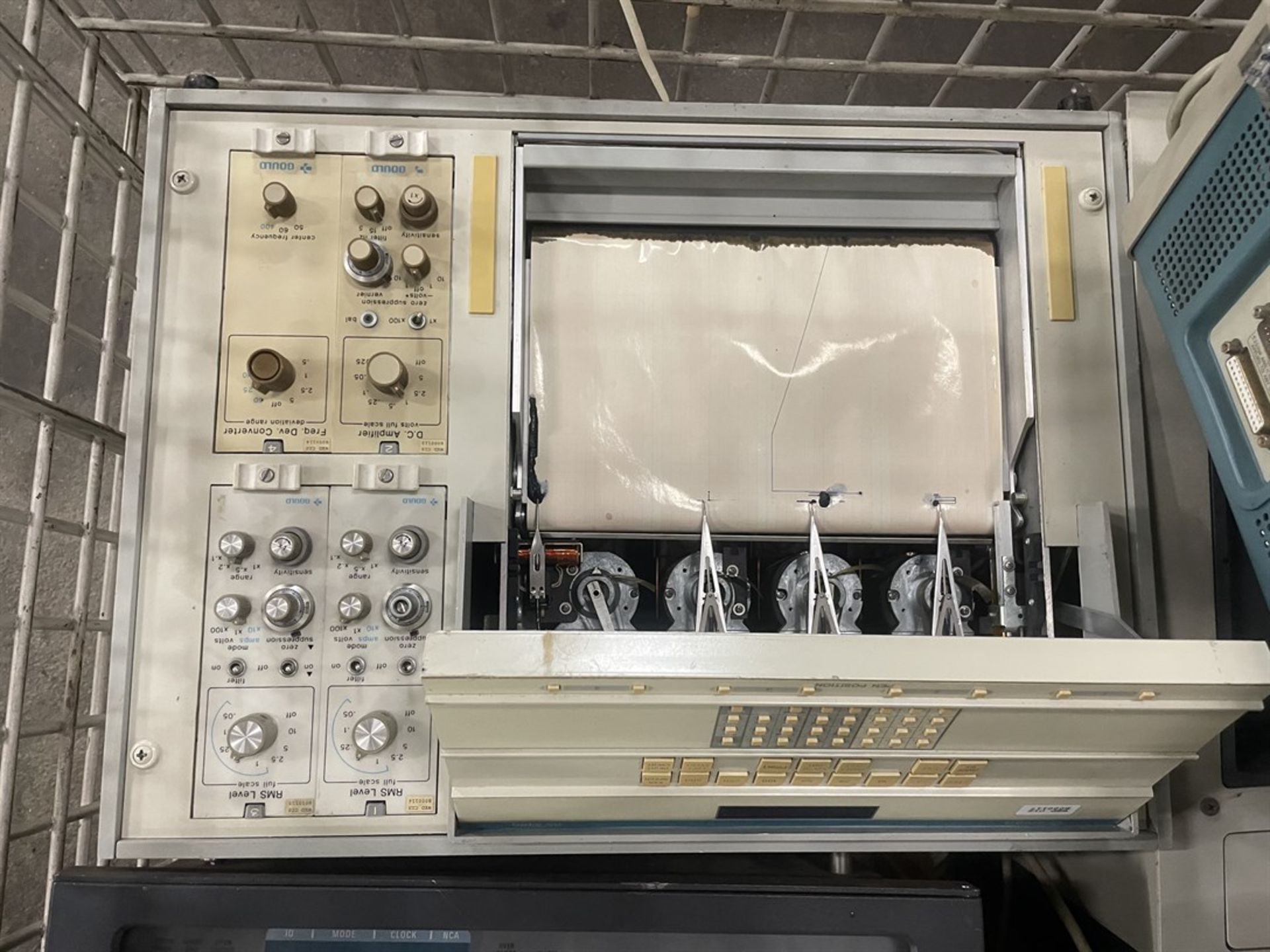 Lot Consisting of TEKTRONIX 468 Digital Storage Oscilloscope, TEKTRONIX 2232 100 Mhz Digital Storage - Image 6 of 6