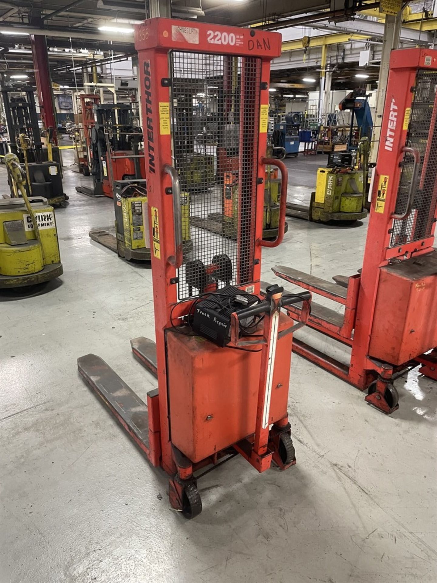 INTERTHOR EHS1000/1600 2,200 lb Capacity 12v Electric Lift Stacker - Image 2 of 2