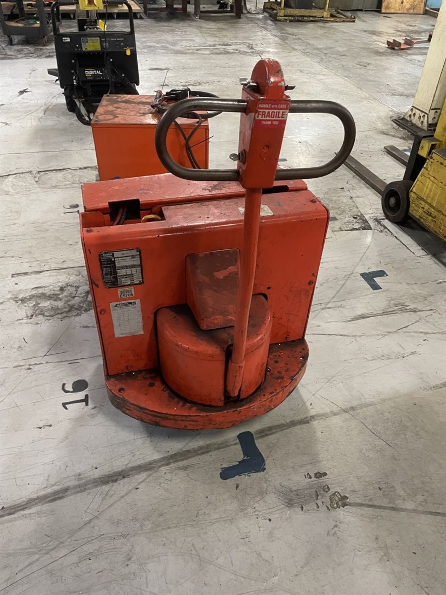 CLARK PF0-72-24-6-S 6,000 lb Capacity 12v Electric Platorm Lifter - Image 3 of 4