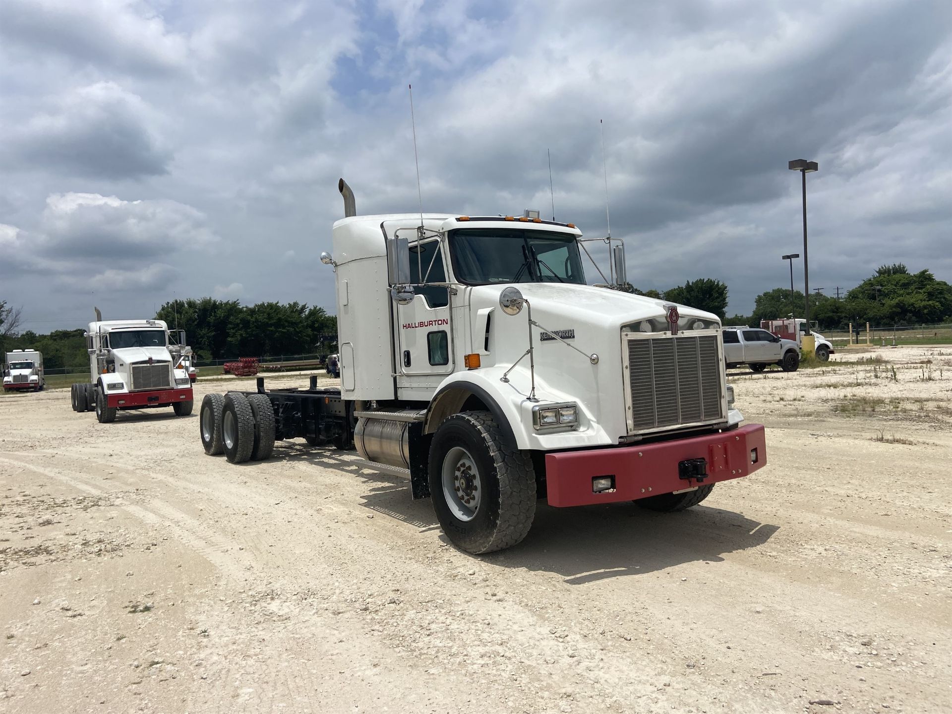 2016 KENWORTH T800 Cab and Chassis, VIN # 1NKDL00X8GR476510, 379 HP ISME 385 Engine, FRO14210C - Image 4 of 26