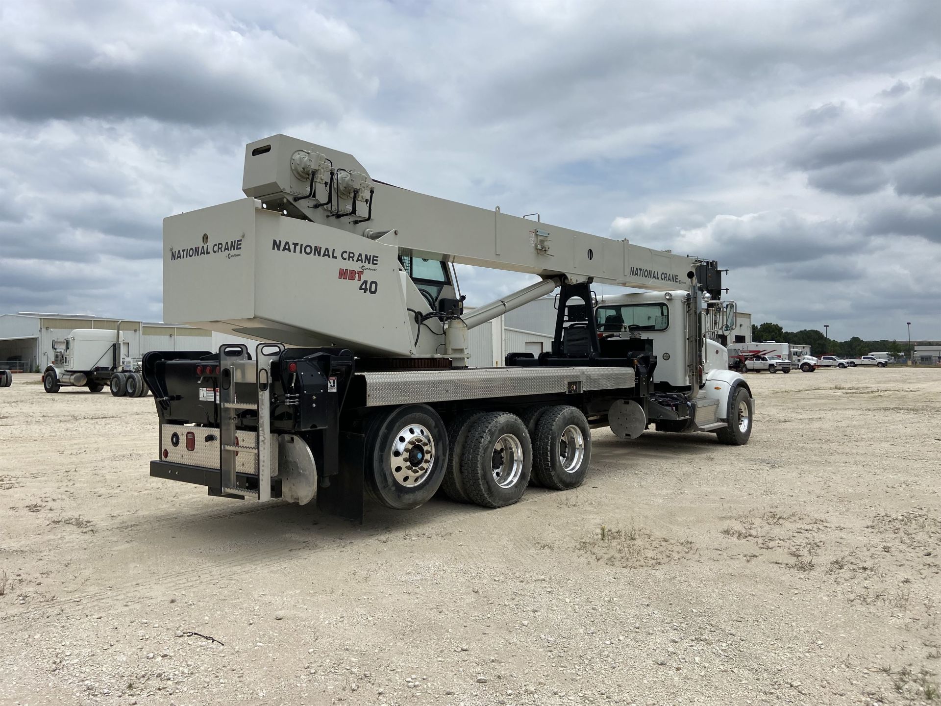 2014 NATIONAL NBT 40 Mobile Swing Truck Crane, s/n 299977, 3,266 Miles, 81.5 Hours - Image 3 of 35