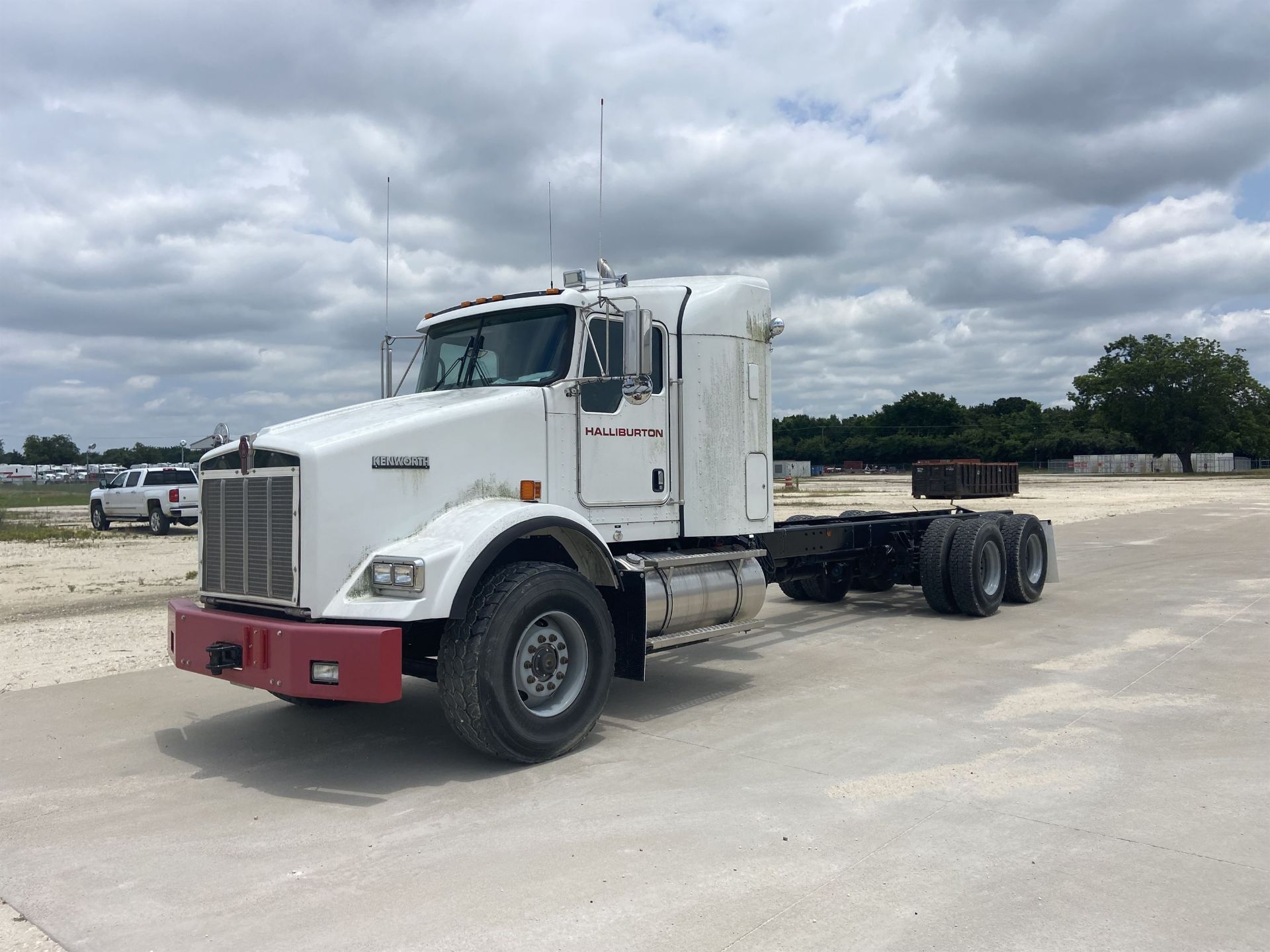 2016 KENWORTH T800 Cab and Chassis, VIN # 1NKDL00XXGR476511, 379 HP ISME 385 Engine, FRO14210C - Image 2 of 27