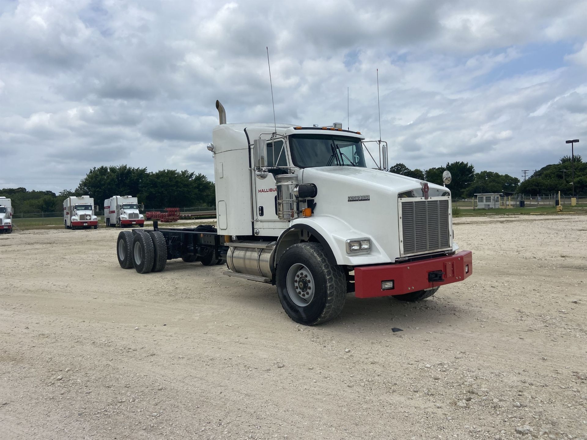 2015 KENWORTH T800 Cab and Chassis, VIN # 1NKDL00X2FR451214, 379 HP ISME 385 Engine, FRO14210C - Image 4 of 24