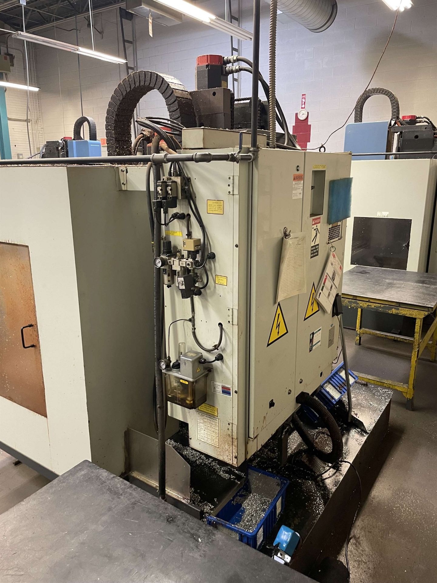 LEADWELL V-25 Vertical Machining Center, s/n L1SIG0331, w/ FANUC 21-M Control, 15” x 30” Table, BT30 - Image 3 of 8