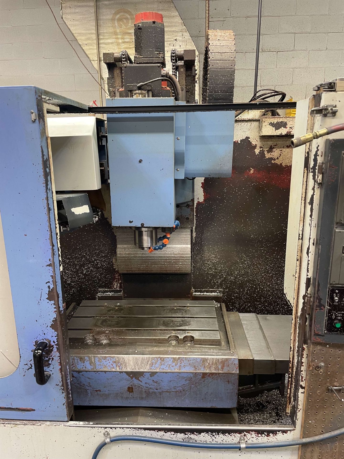 LEADWELL V-25 Vertical Machining Center, s/n L1SIG0331, w/ FANUC 21-M Control, 15” x 30” Table, BT30 - Image 5 of 8