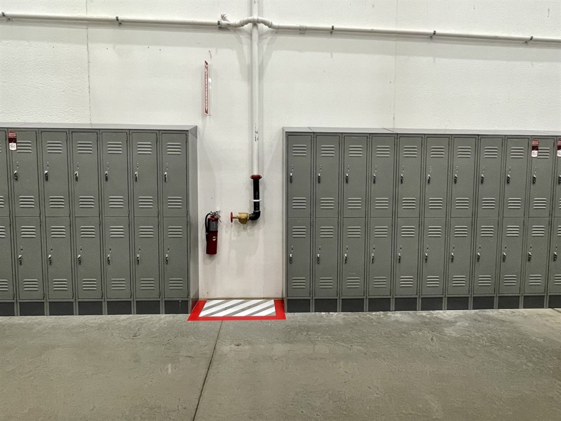 Lot of (5) Banks of ULINE Double Tier Lockers - Image 2 of 2