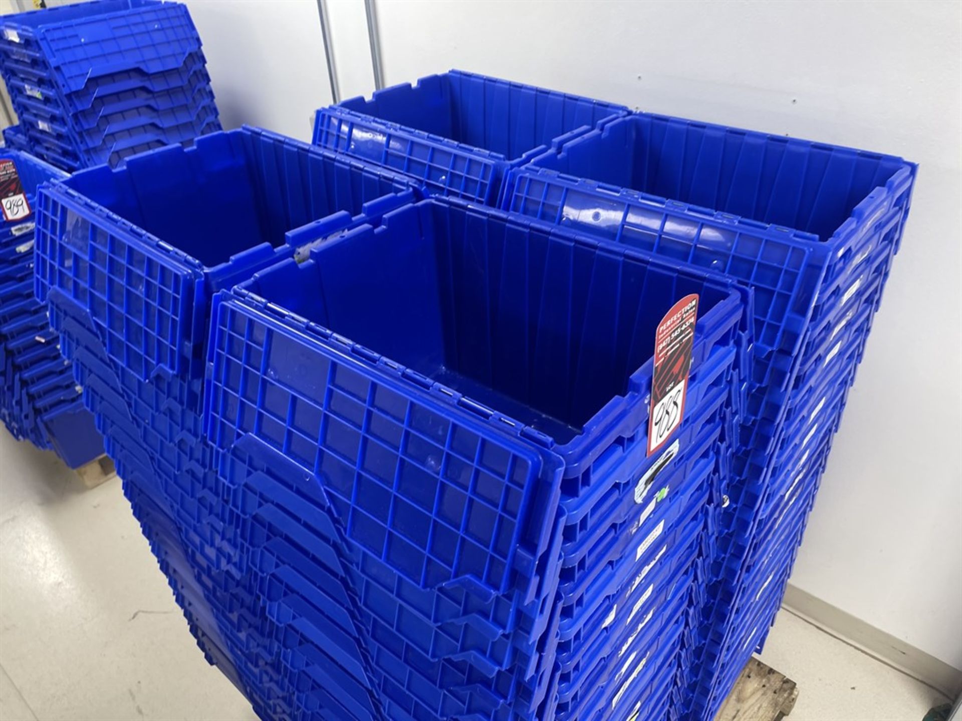 Pallet of AKRO-MILS Attached Lid Containers - Image 3 of 3
