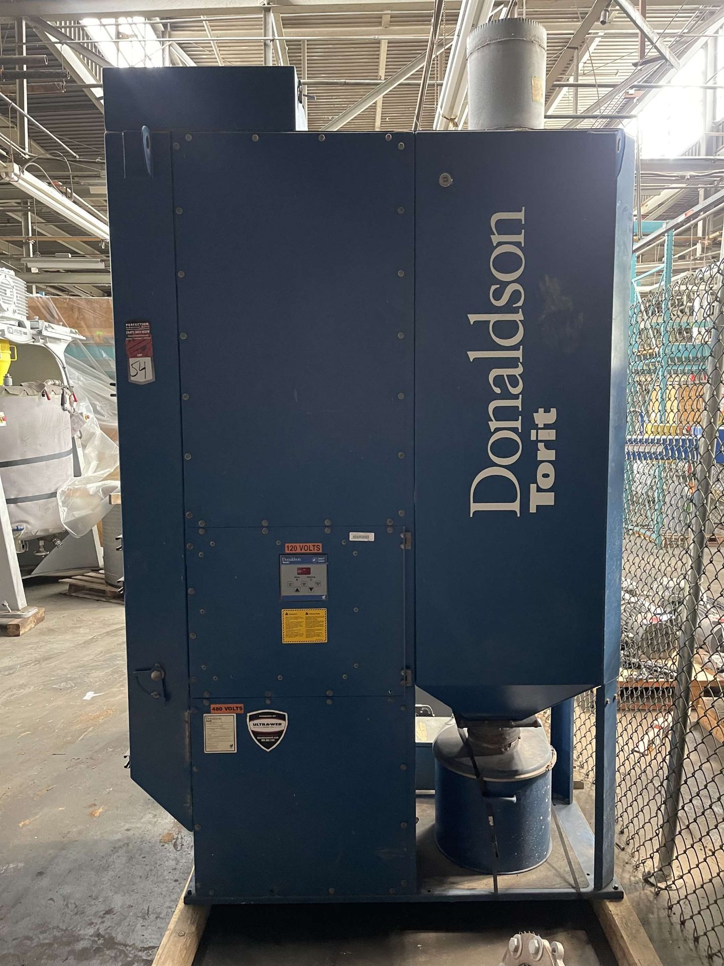 DONALDSON TORIT DF03-3 Dust Collection System, s/n 2522009, 5 HP, w/ Delta P Control