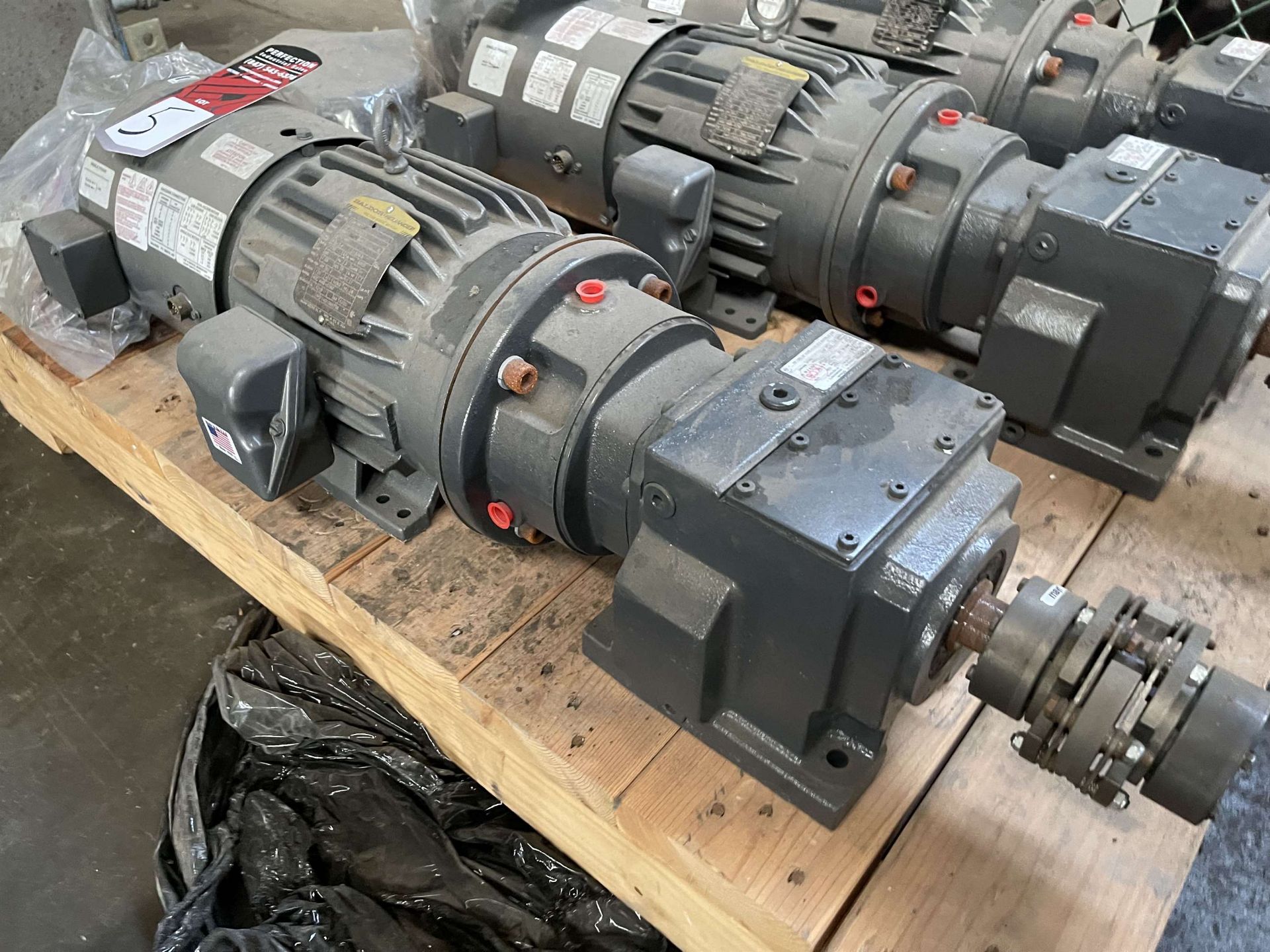 BALDOR 5 HP Vector Drive Motor w/ Baldor 9.76:1 Gear Reducer