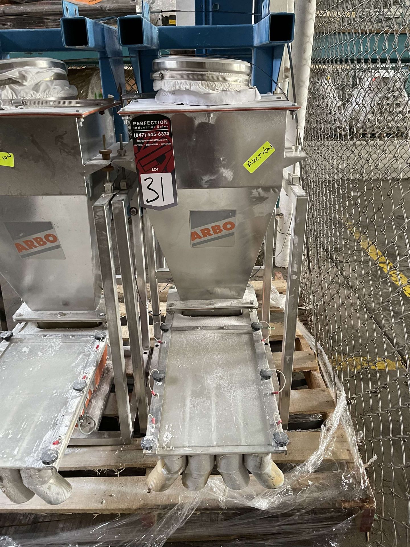 2008 ARBO Vibratory Tray Feeder w/ AF15-CS-110-14 Drive and SS Hopper, s/n V1971, w/ Load Cell