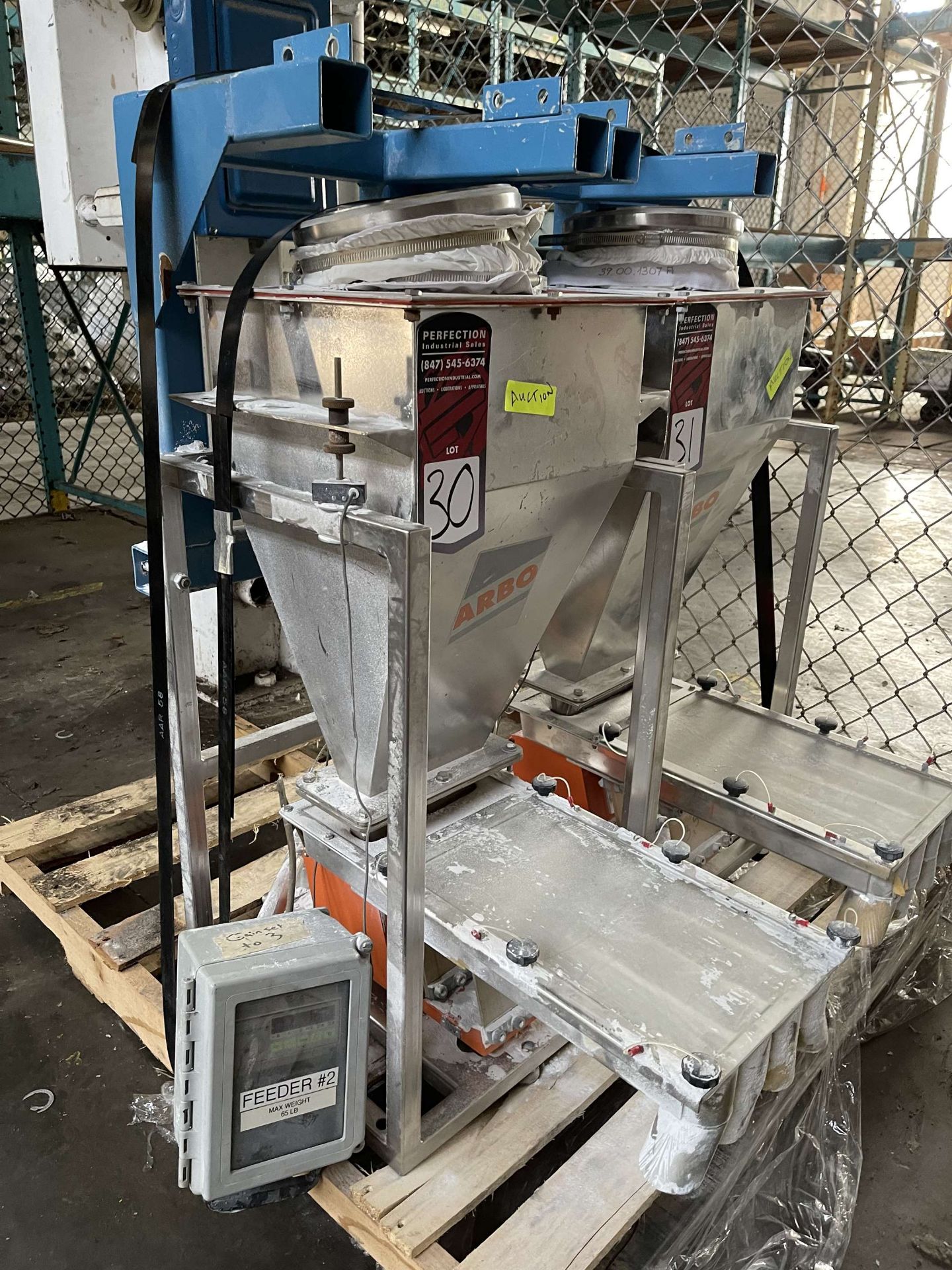 2009 ARBO Vibratory Tray Feeder w/ AF15-CS-110-14 Drive and SS Hopper, s/n V2053, w/ Load Cell