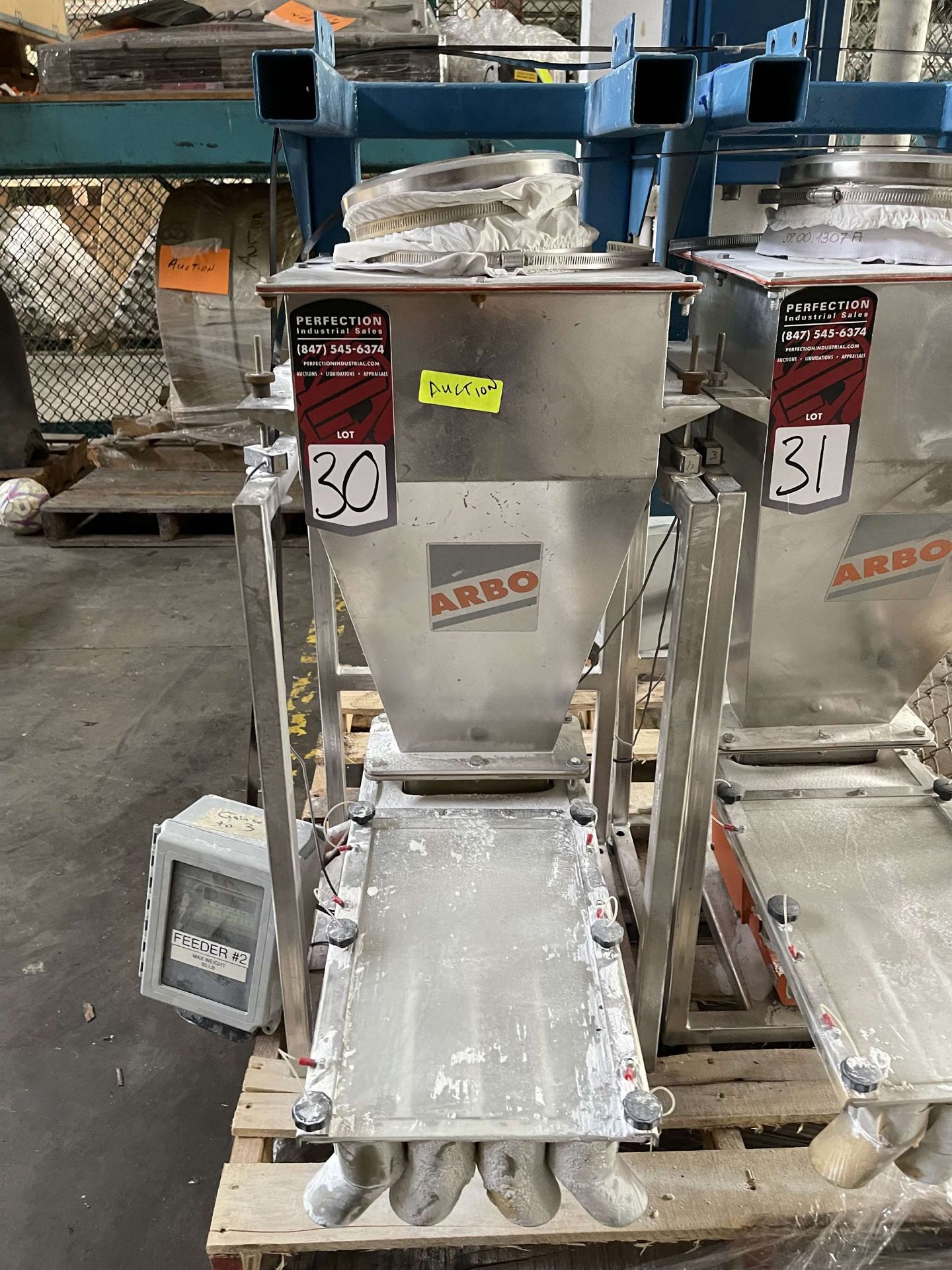 2009 ARBO Vibratory Tray Feeder w/ AF15-CS-110-14 Drive and SS Hopper, s/n V2053, w/ Load Cell - Image 2 of 6