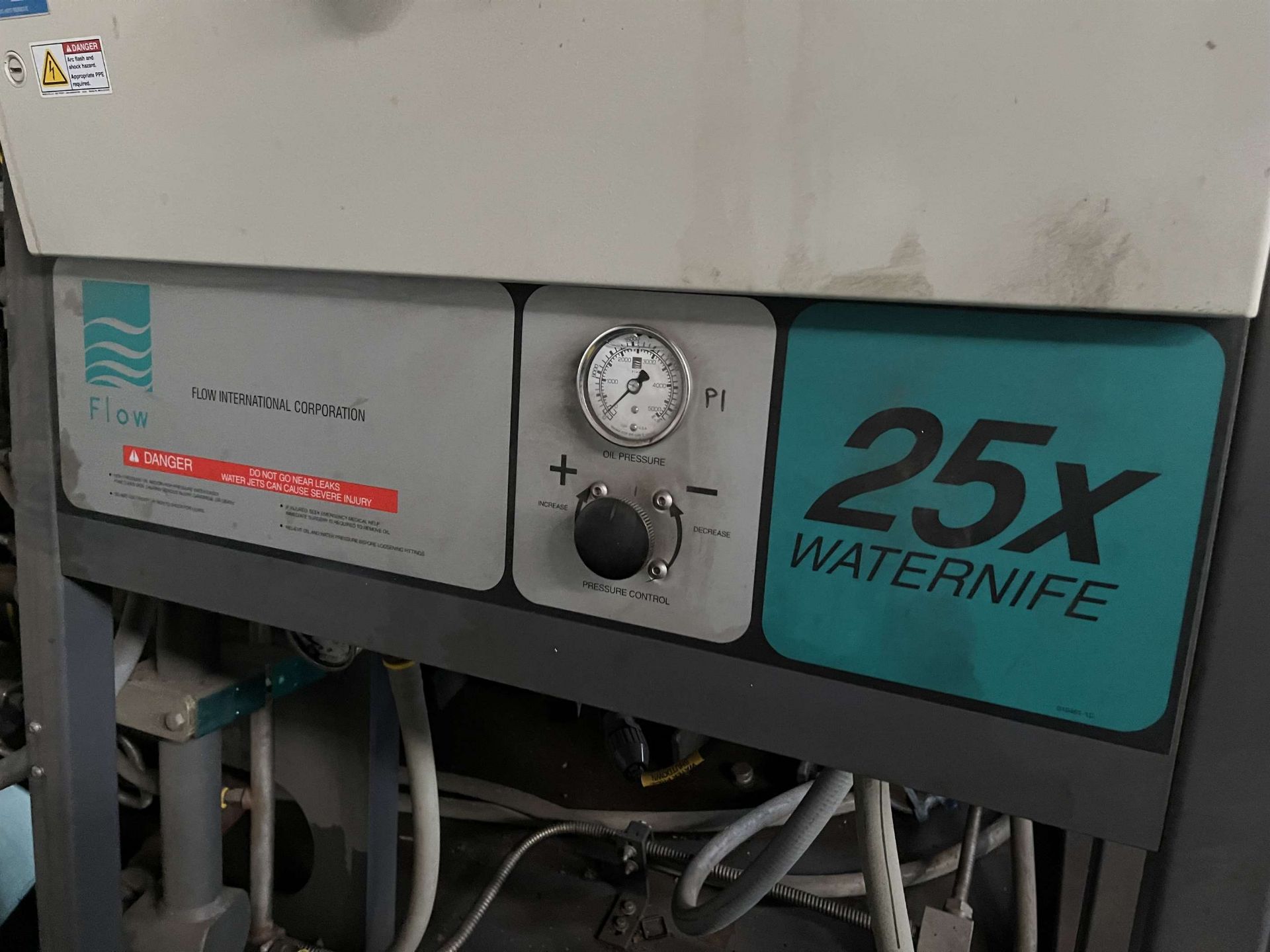 FLOW Waterknife 25X Intensifier Pump System, w/ (4) Flow High Pressure Intensifiers, Panelmate PLC - Image 7 of 10
