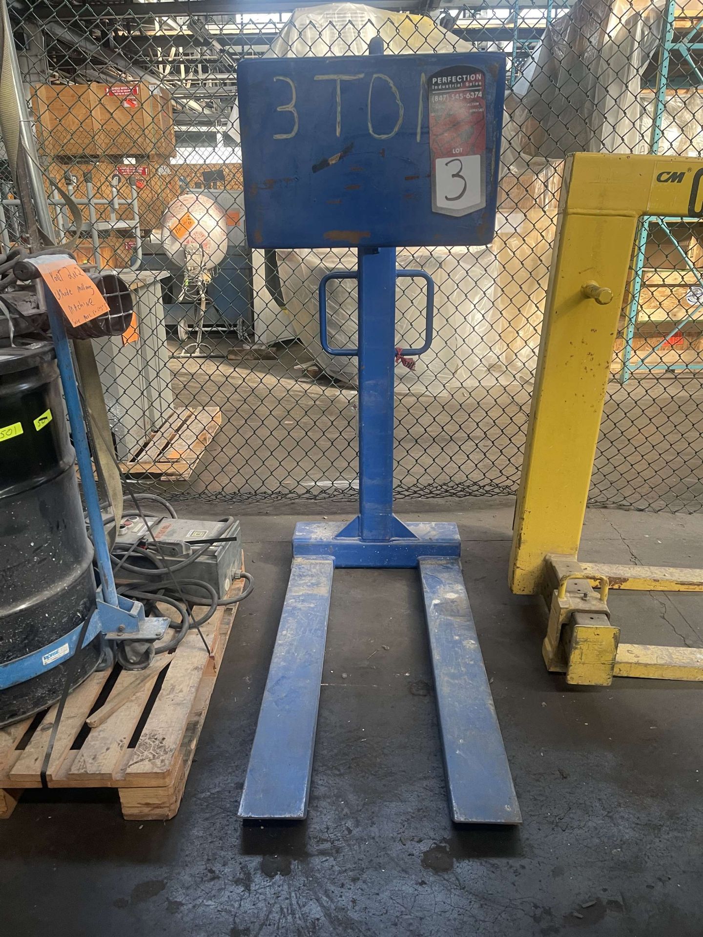 VESTIL HDP-6-48 Pallet Lifter, 48" x 6000 Lb. Capacity - Image 2 of 4