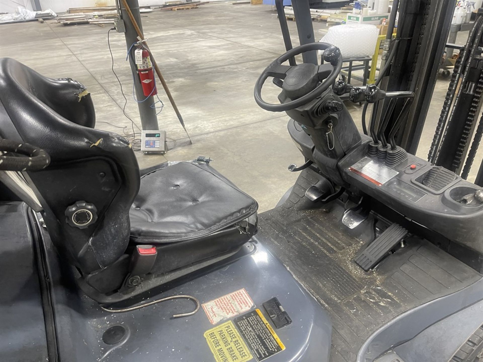 TOYOTA 8FGCU25 LP Forklift, s/n 34371, 5000 Lb. Capacity - Image 5 of 8