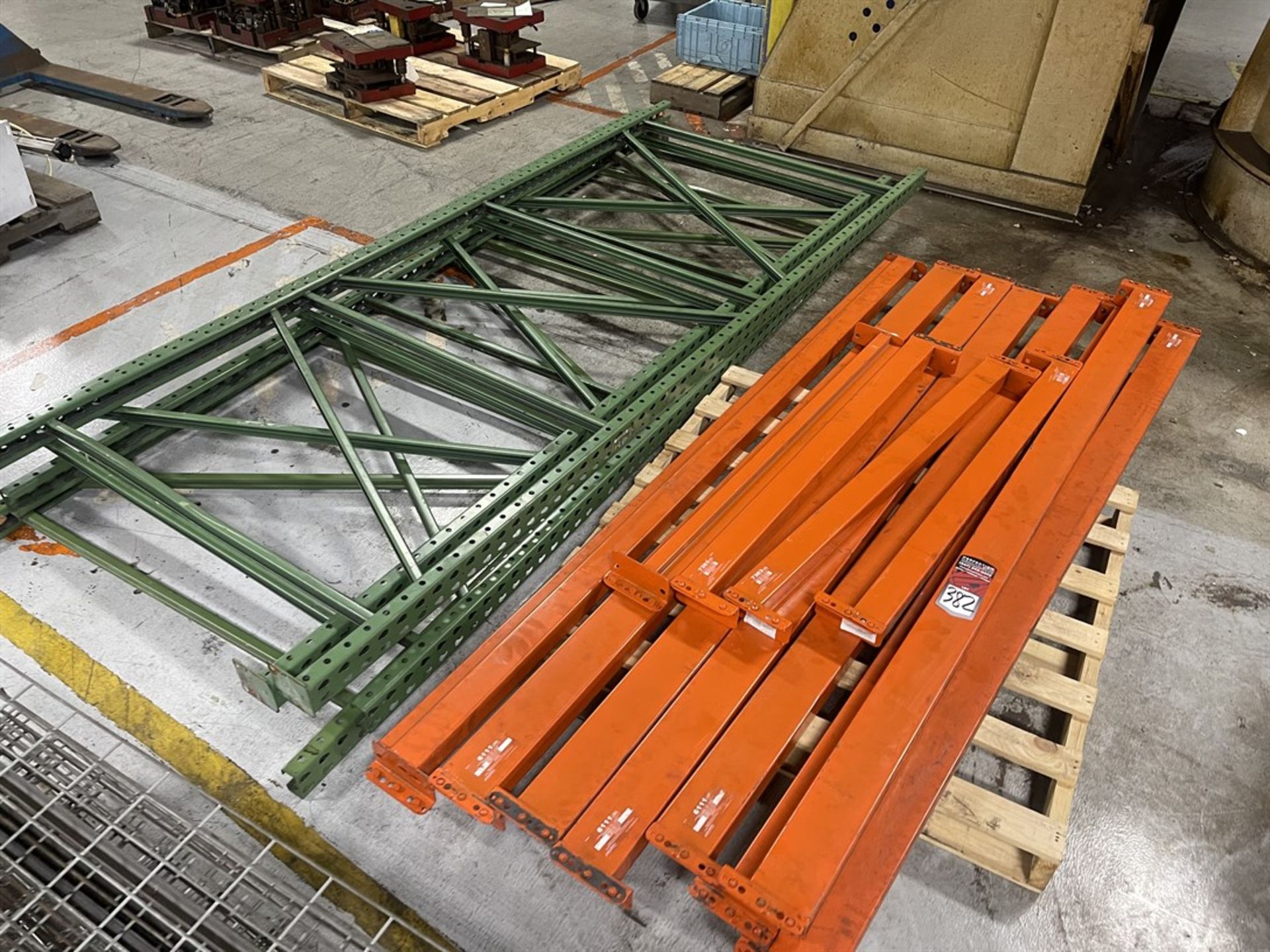 Lot of Pallet Racking Including 8' Crossbeams x 10' Uprights x 48" D - Image 2 of 2