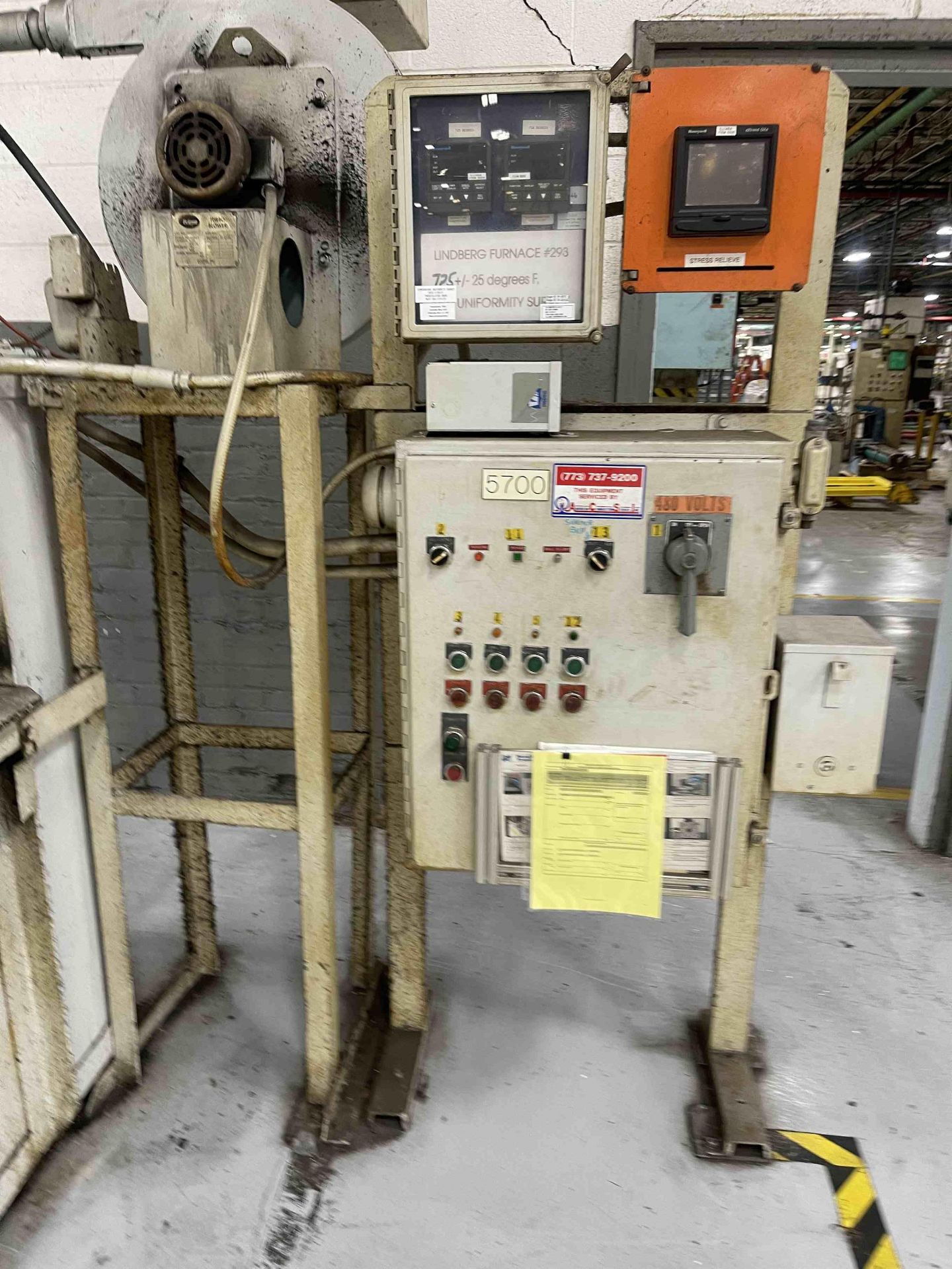 LINDBERG 2828G12 Tempering Furnace, s/n 9832, Gas, 1230° F Max Temp - Image 4 of 7